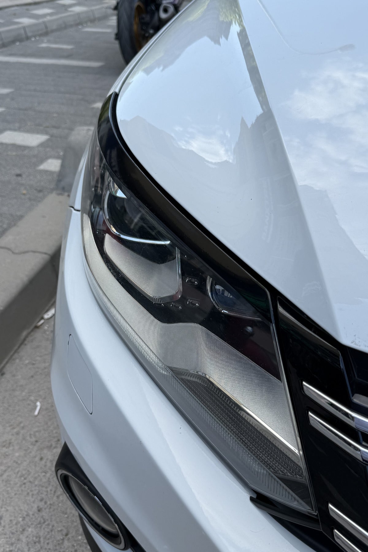 Volkswagen Tiguan için Siyah Renk Far Kaşı Sticker Etiket (Sağ ve Sol )