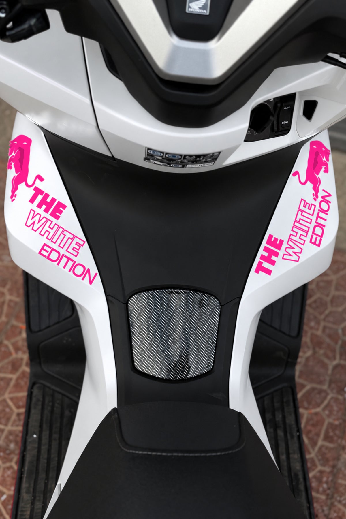 Honda PCX için The White Edition Boğa Sticker Etiket (Sağ ve Sol)