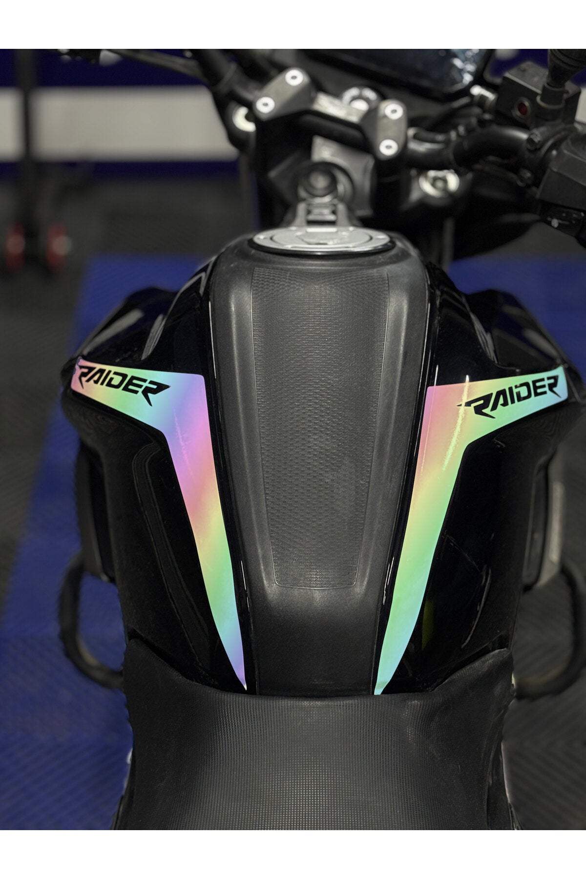 TVS Raider 125 için Raider Yazılı Depo Kordon sticker Etiket (Sağ ve Sol)