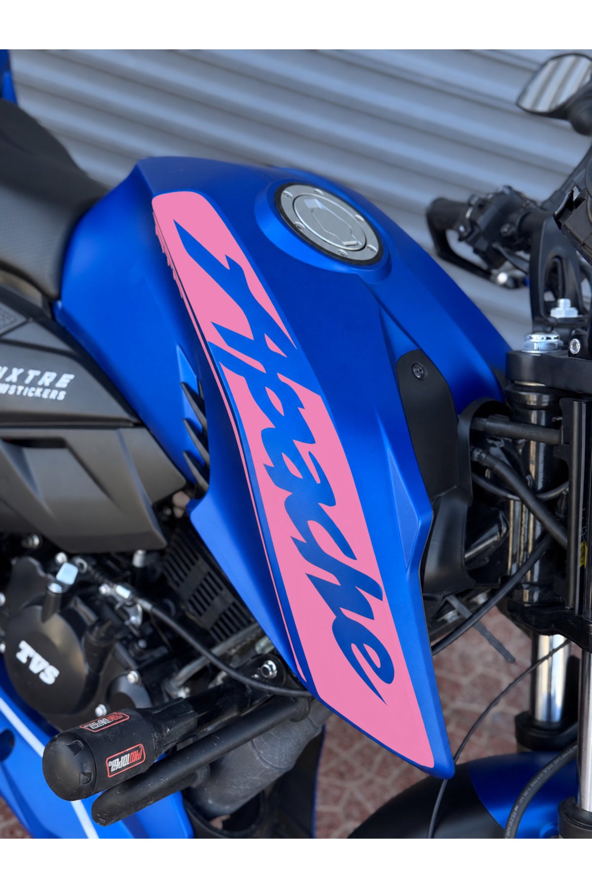 TVS Apache RTR için Yan Grenaj Apache Yazılı Kaplama Sticker Etiket (Sağ ve Sol)