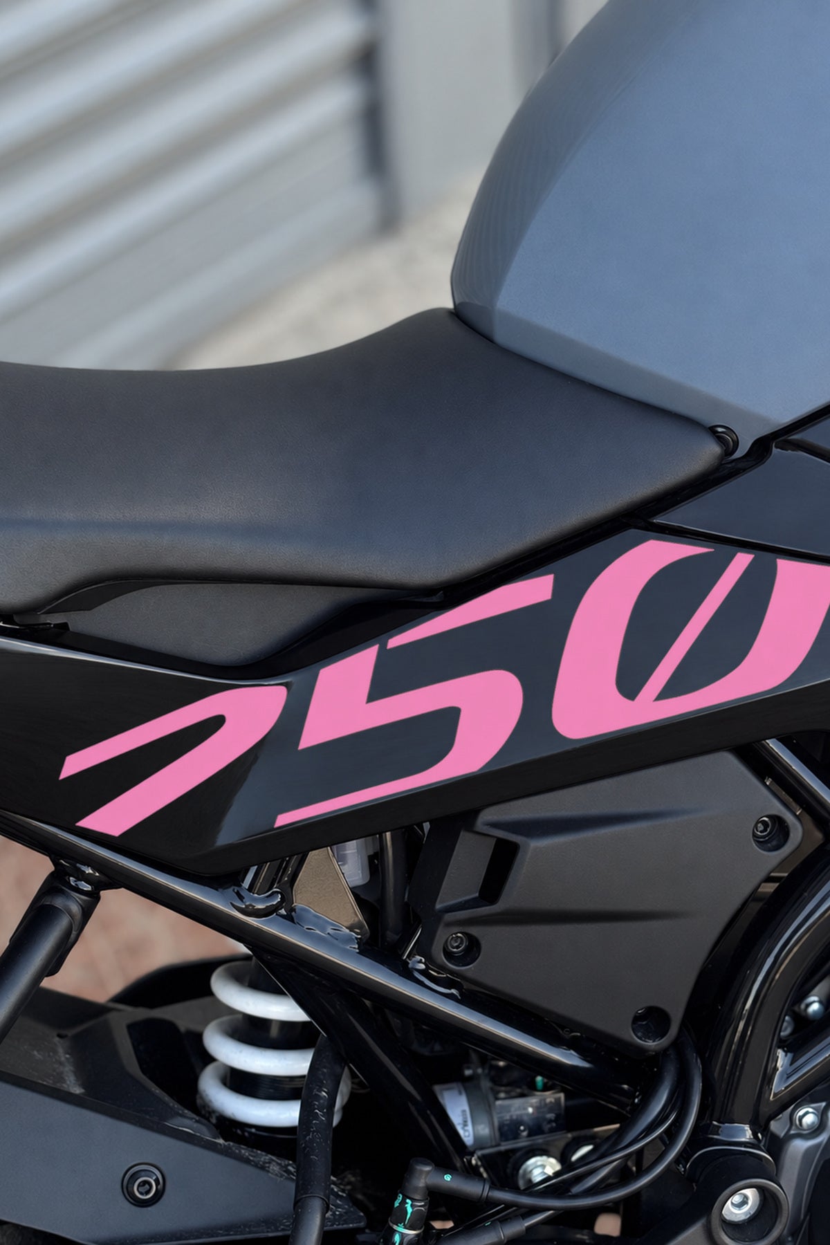 CFMOTO 250SR için Hazır Kalıp 250 Yazıları Sticker Etiket (Sağ ve Sol )