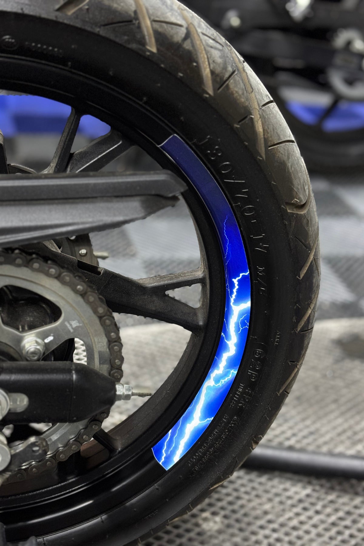 Motosiklet için 17 Inch Tüm Motorlara Uyumlu Şimşek Desenli Çift Çeyrek Jant Şeridi (8'li)