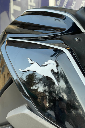 TVS Raider için Beyaz TVS At Logosu Birebir Uyumlu Sticker Seti (Sağ ve Sol )
