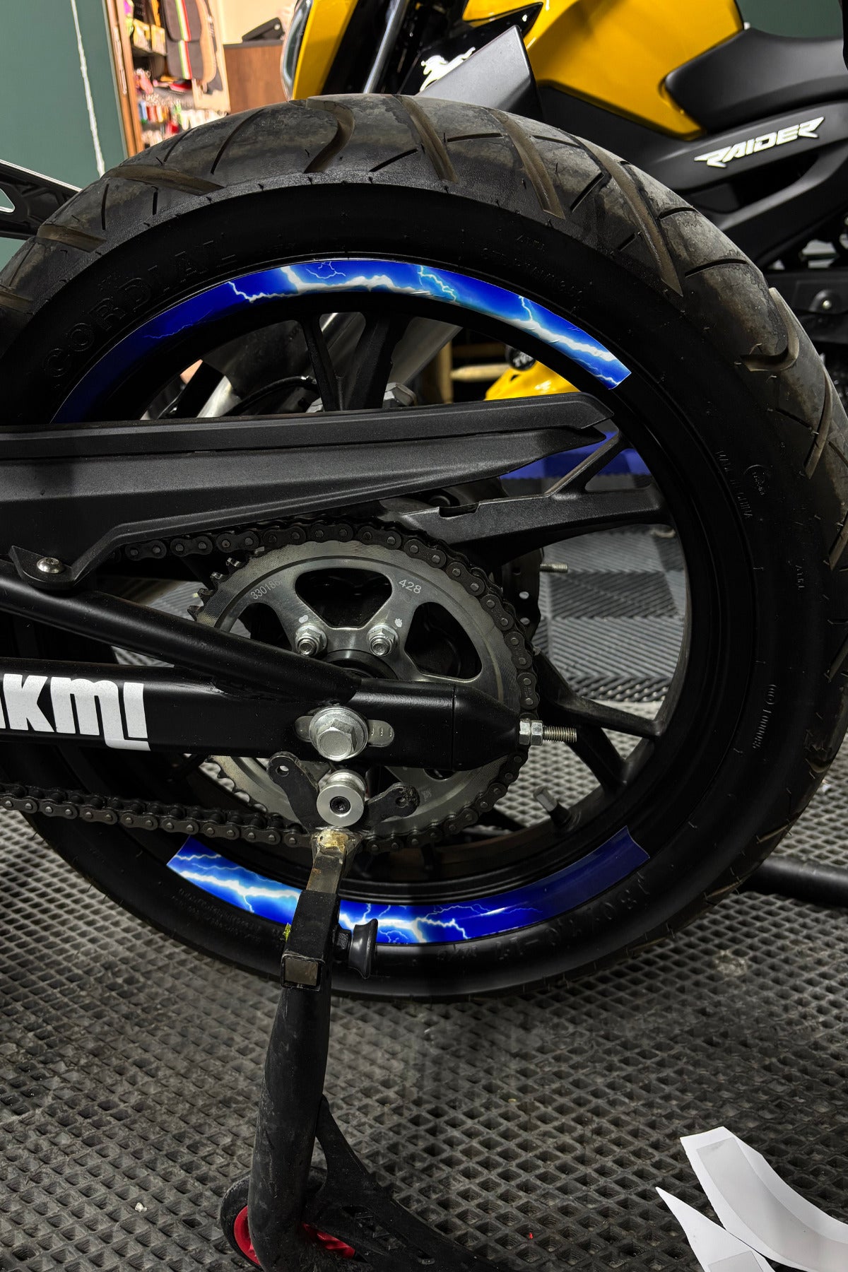 Motosiklet için 17 Inch Tüm Motorlara Uyumlu Şimşek Desenli Çift Çeyrek Jant Şeridi (8'li)