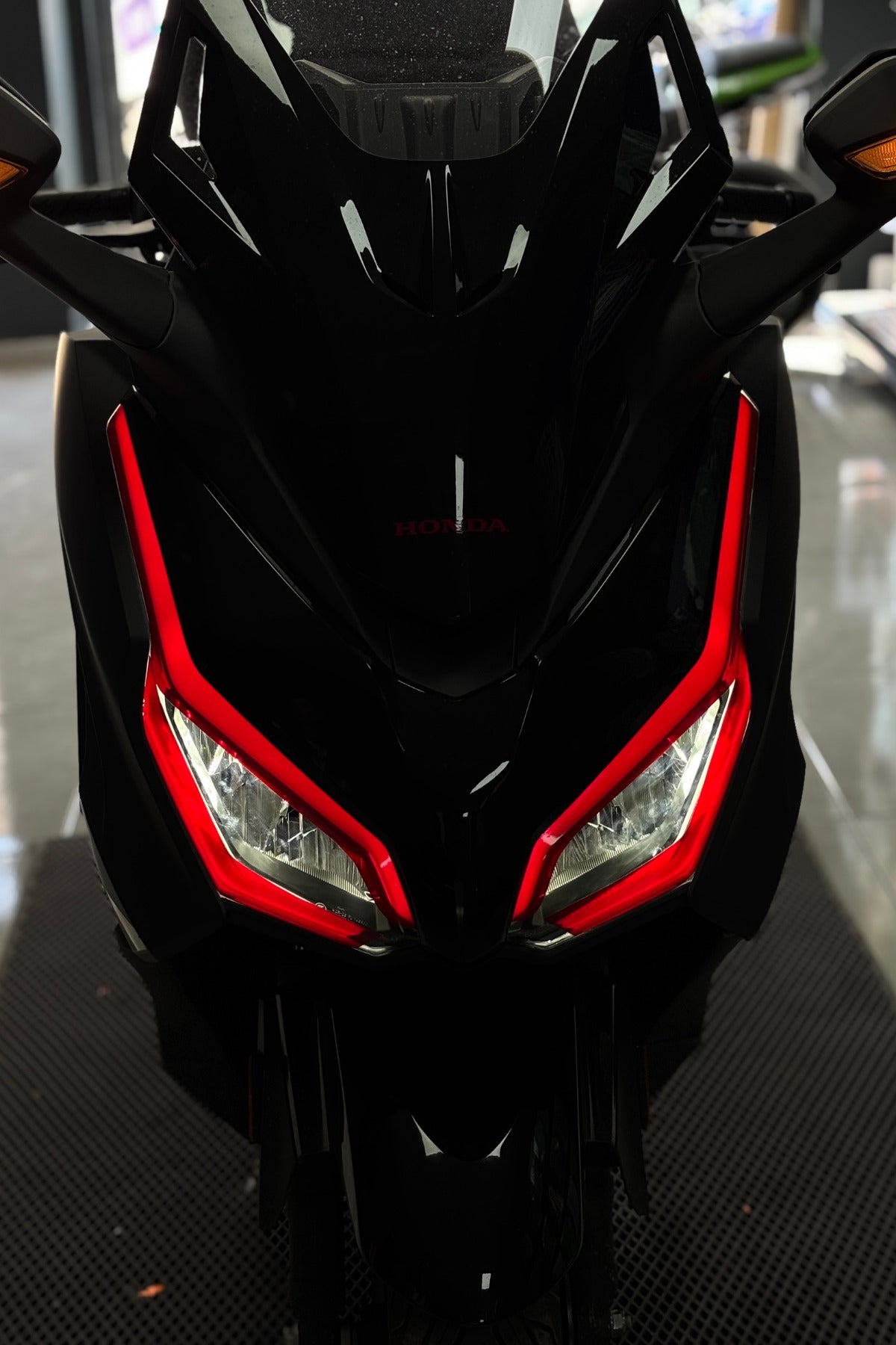 Honda Forza 2023-2024-2025 Yılları Uyumlu Kırmızı Far Filmi Far Tasarım Sticker
