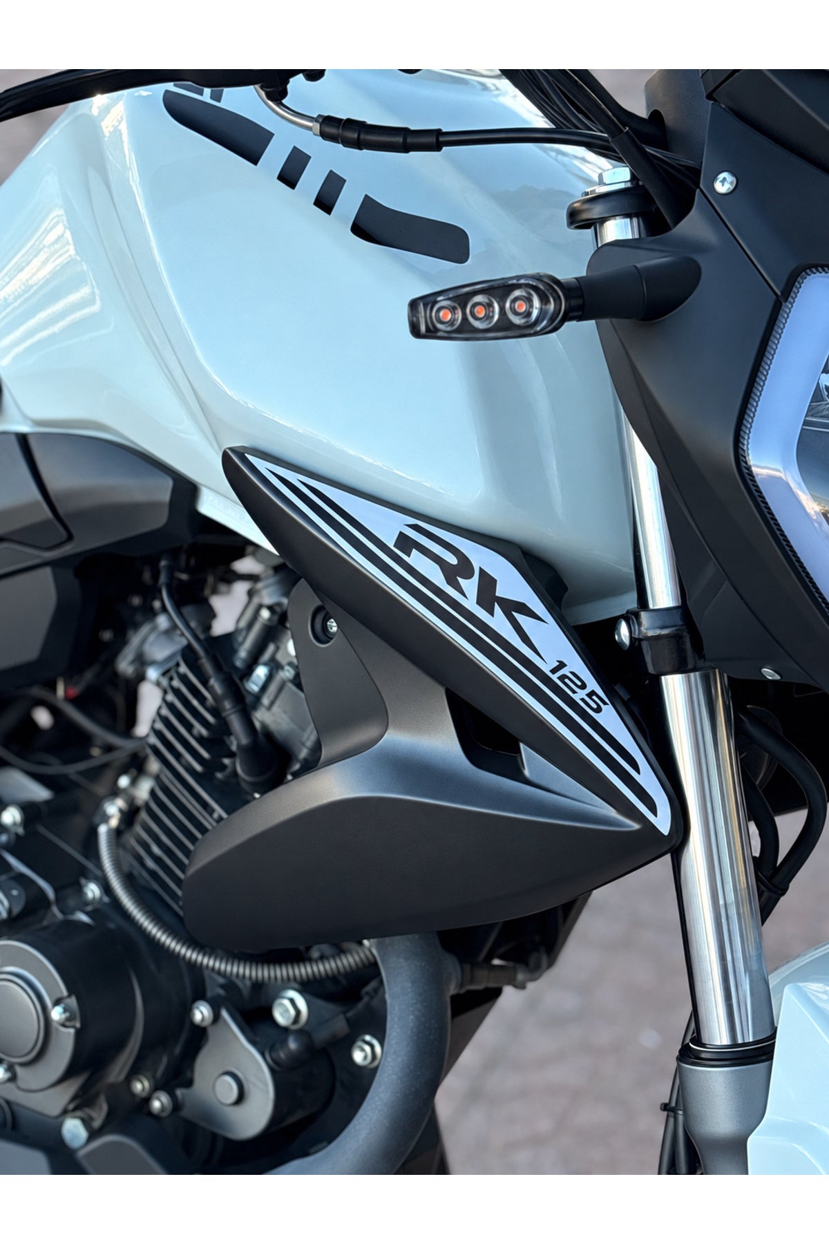 RKS RK125 için Yan Drenajlara Uyumlu RK 125 Sticker Etiket (Sağ ve Sol)