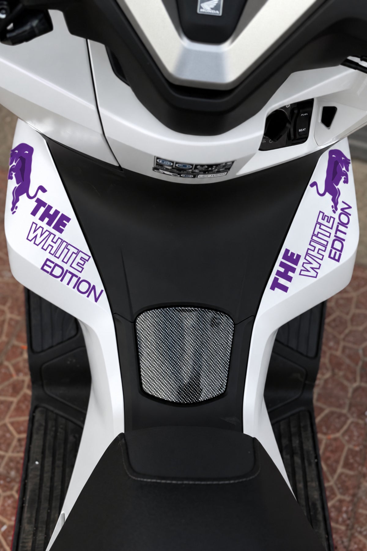 Honda PCX için The White Edition Boğa Sticker Etiket (Sağ ve Sol)