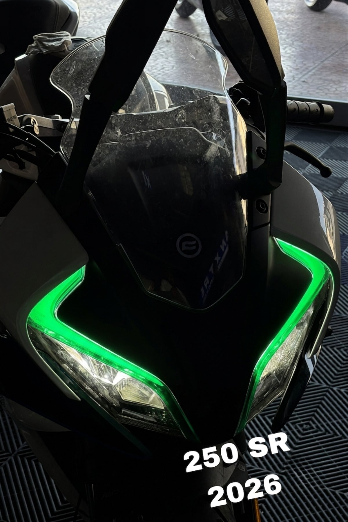 CFMOTO 250SR 2026 Model için Far Tasarım Gündüz Ledi Far Filmi Sticker Seti