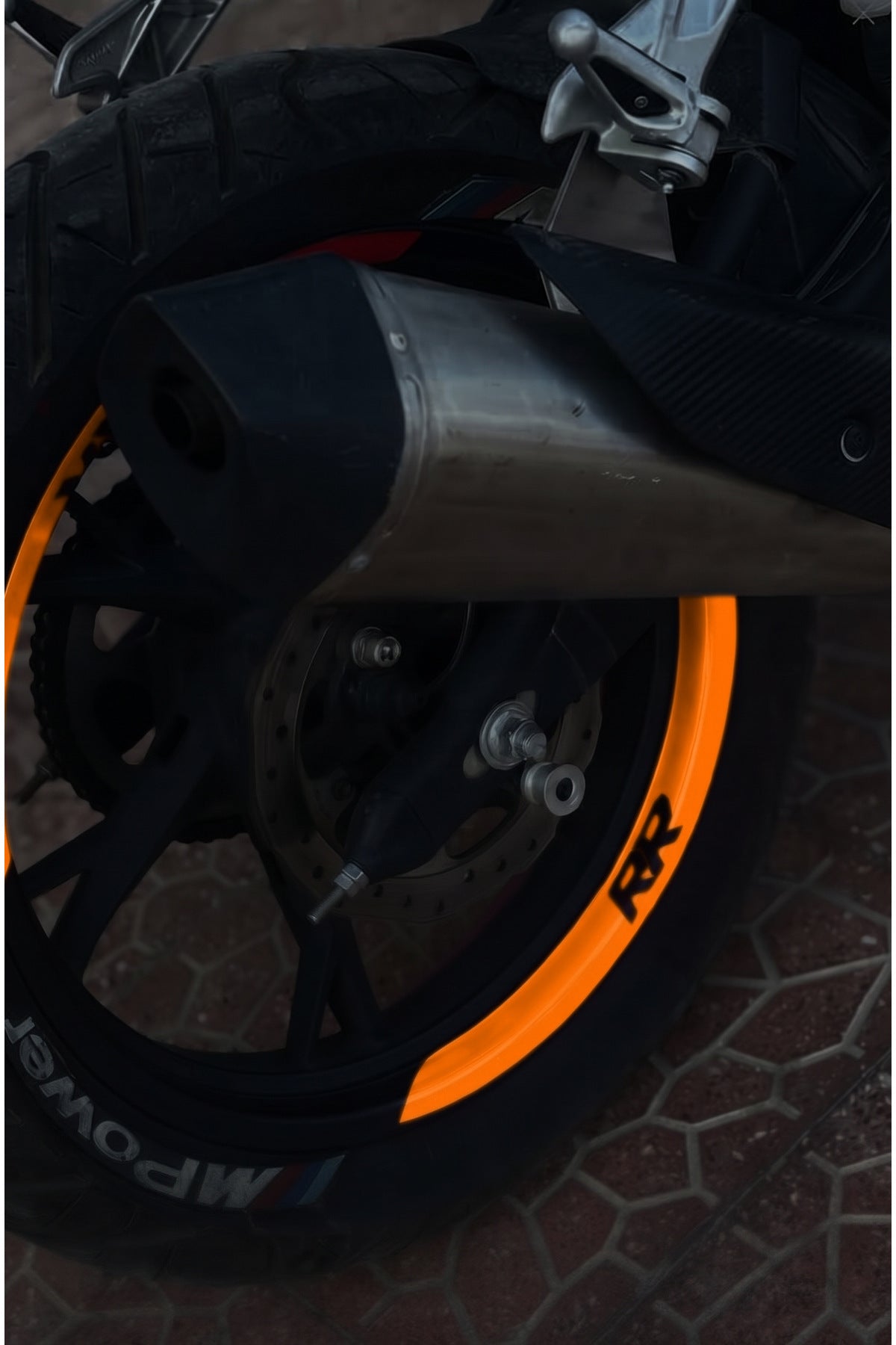 RKS SRK 125R için Reflektötlü RR Yazılı Çeyrek Jant Şeridi Sticker Seti (8 Parça)