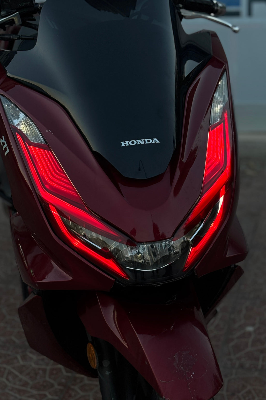Honda PCX için Kalın Kesim Kırmızı Far Filmi Sticker Seti (2021-2022-2023-2024 Yıllara Uyumlu)