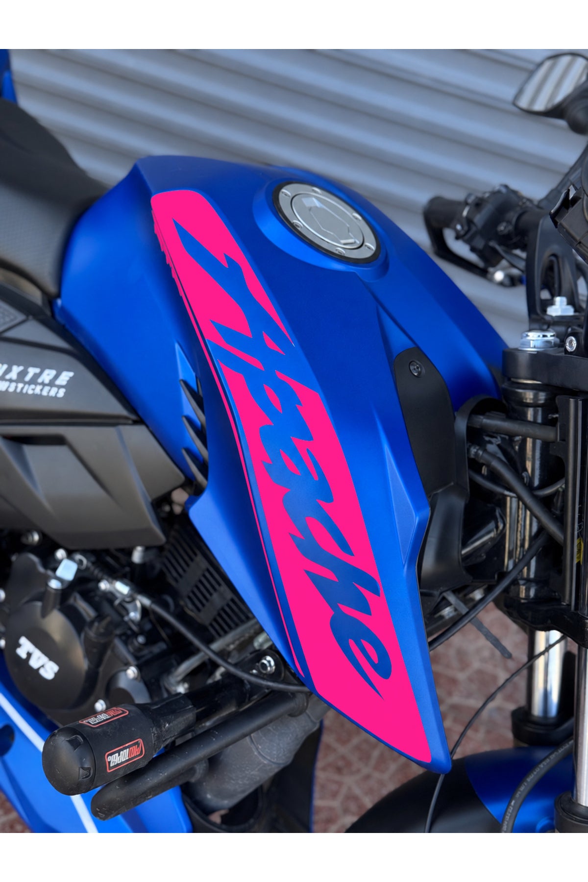TVS Apache RTR için Yan Grenaj Apache Yazılı Kaplama Sticker Etiket (Sağ ve Sol)