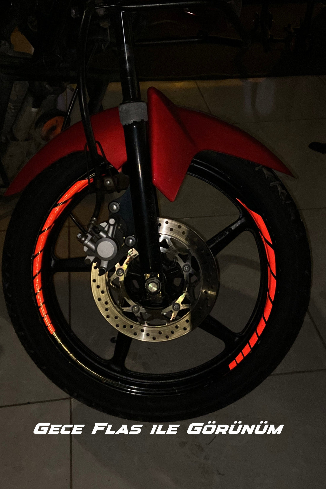 Motor için 8 Parça Tüm Jantlara Uyumlu Reflektörlü Kırmızı Jant Şeridi Seti