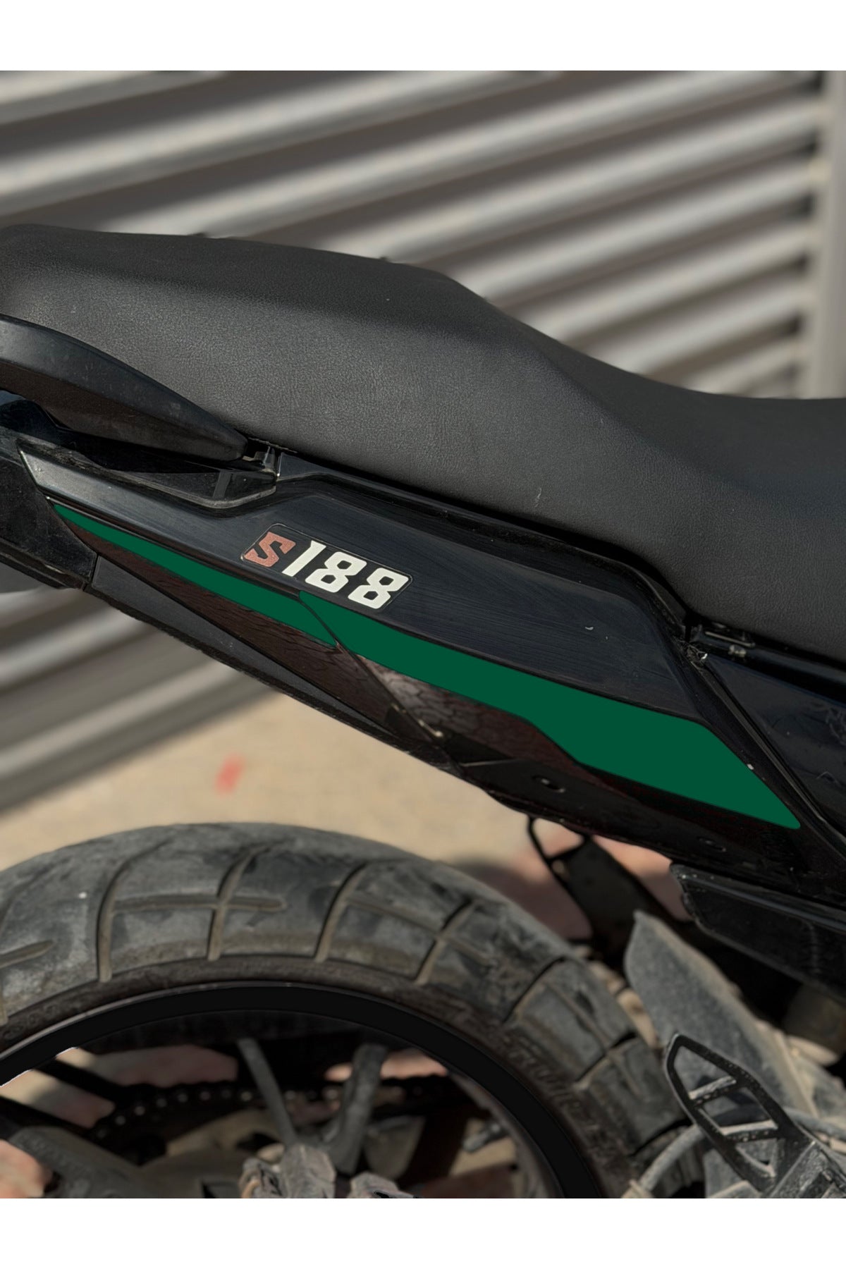 Falcon Salvador S188 için Arka Kuyruk Orijinal Renk Değişim Sticker