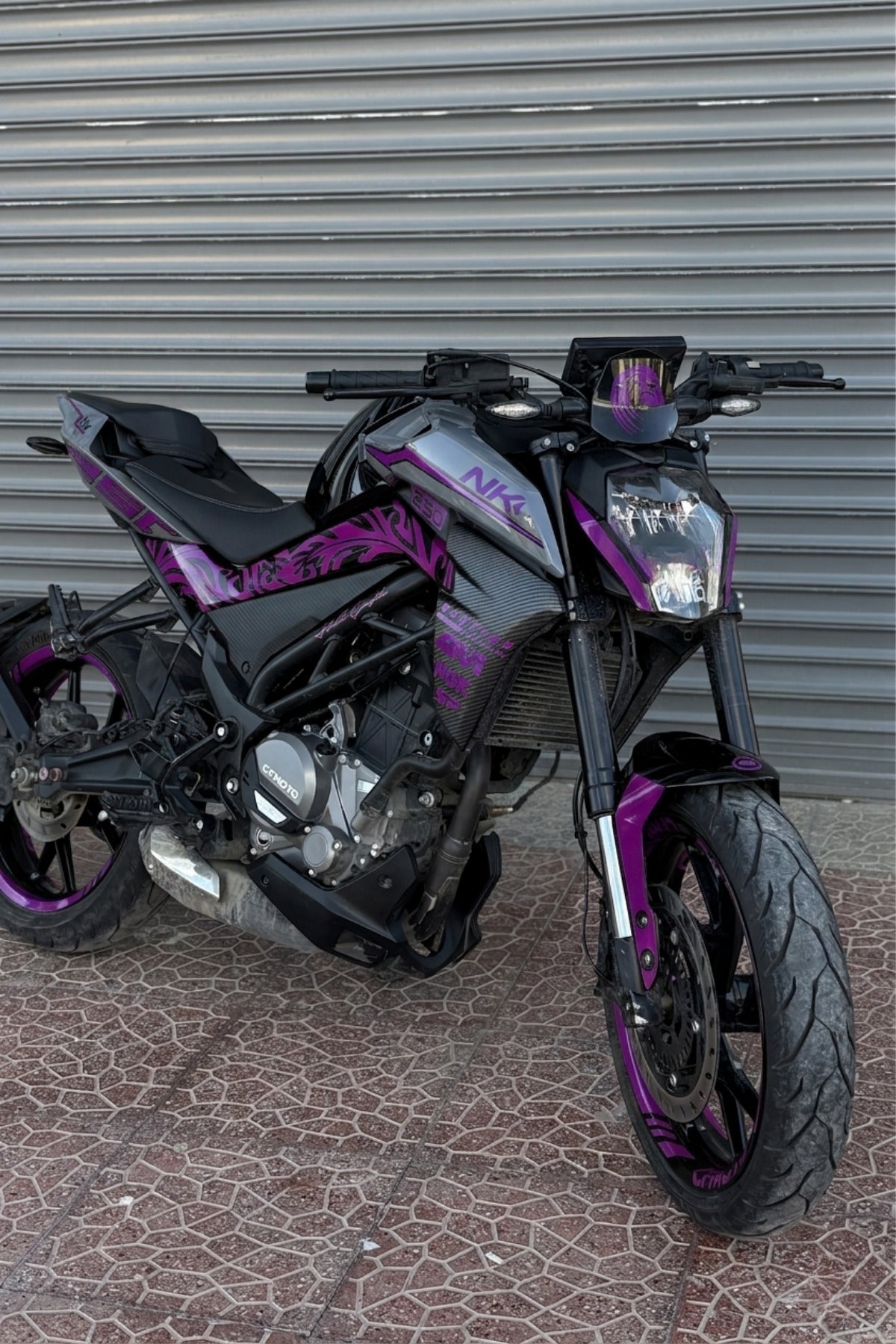 CFMOTO NK250 için Tribal Detaylı Komple Jant ve Grenajlar için Sticker Seti