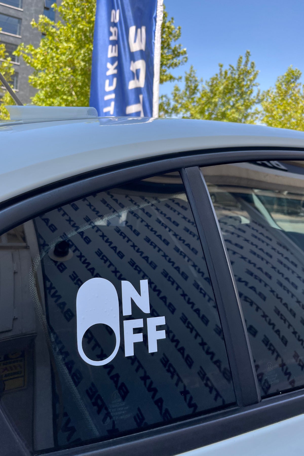 Araba-Motor ve Kask için Beyaz Renk On-Off Sticker Etiket (1 Adet)