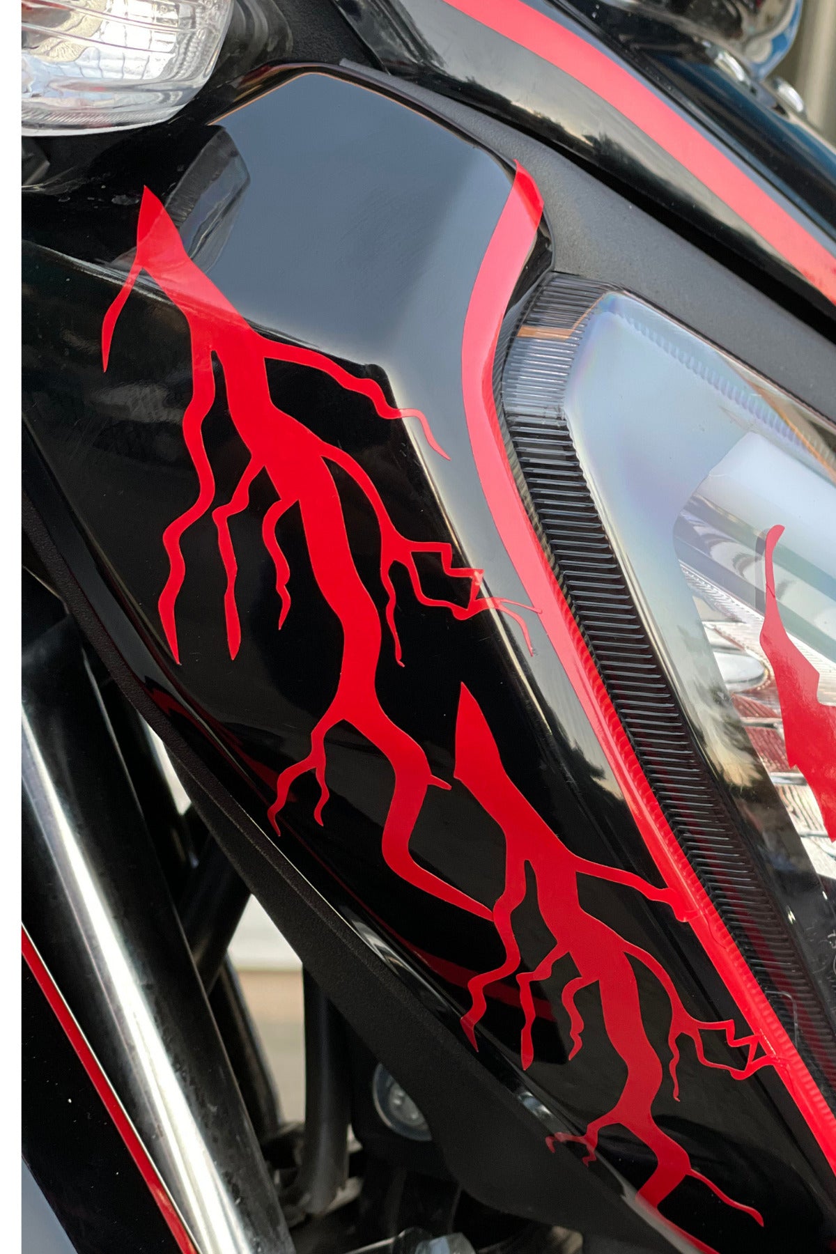 Motor-Araba-Kask için Kırmızı Kalın Şimşek Yıldırım Sticker Etiket Seti (8'li Set)