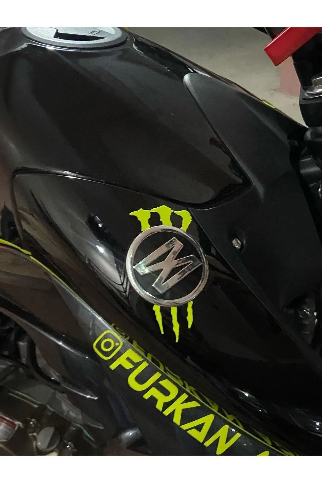 Dekoratif Neon Sarı Monster Sticker Araba-motor Için Etiket 10cmx6cm (1 ADET)