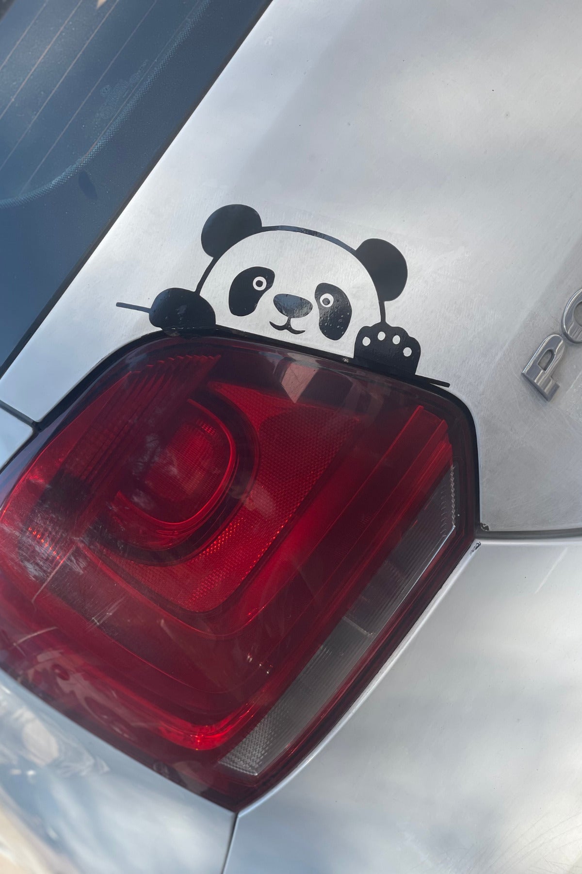 Araba için Bagajdan Bakan  Panda Sticker Etiket Tüm Araçlara Uyumlu (1 Adet)