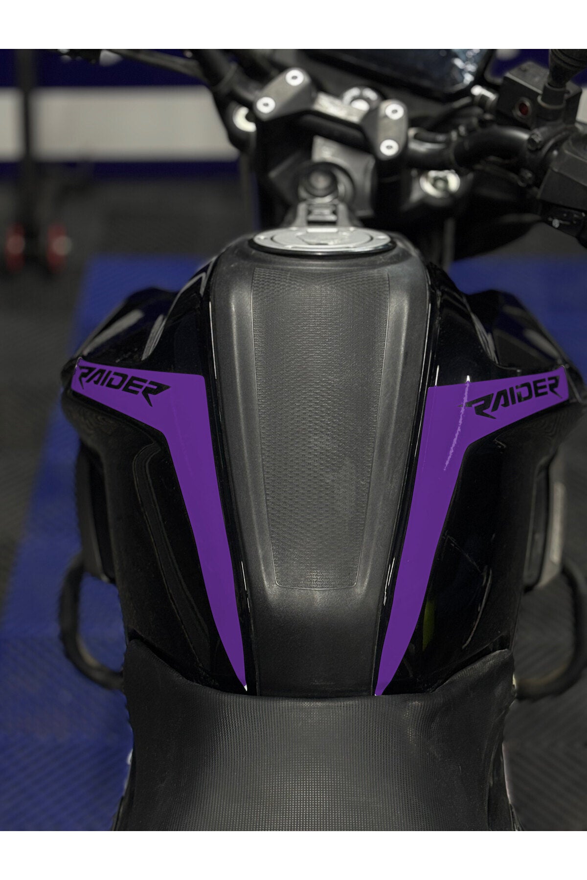 TVS Raider 125 için Raider Yazılı Depo Kordon sticker Etiket (Sağ ve Sol)
