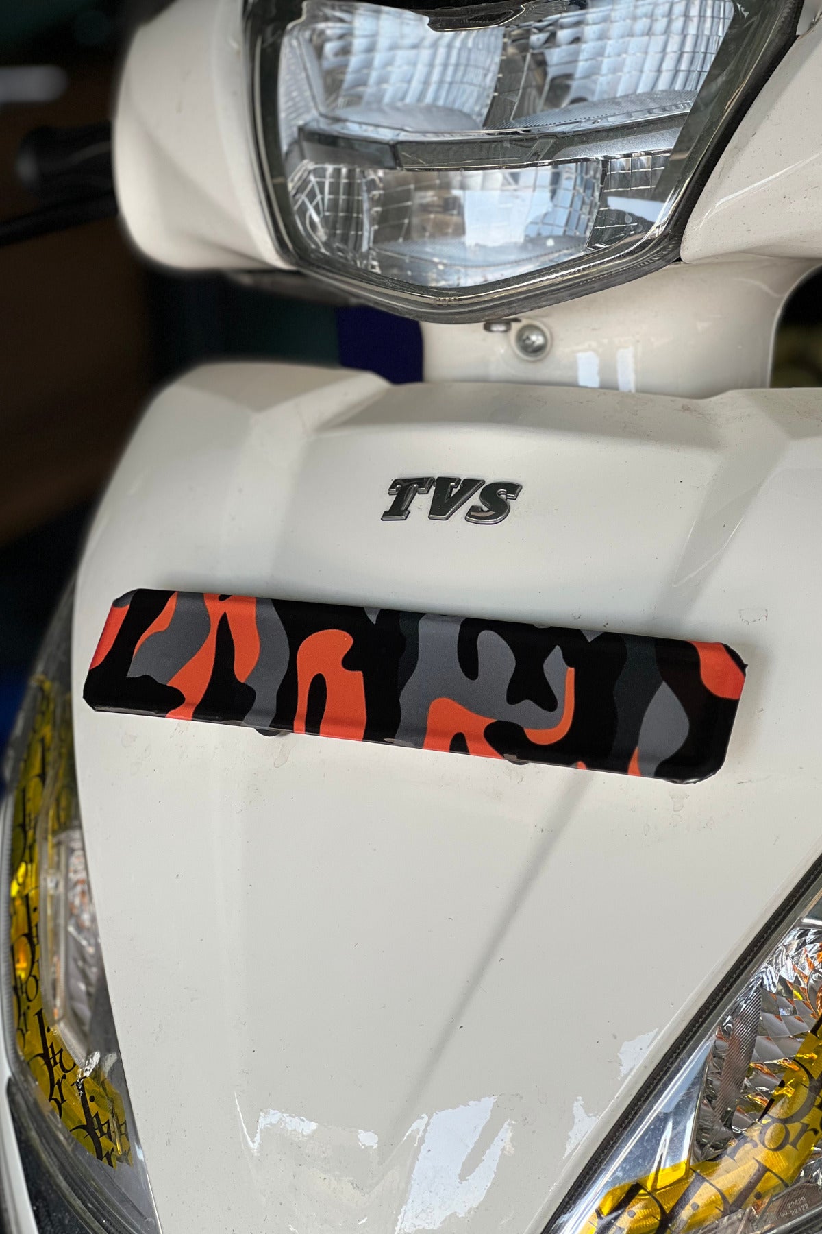 TVS Jupiter 125 Ön Plakası için Bayrak ve Desenli Sticker