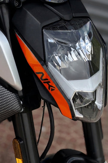 CFMOTO NK250 için Tüm Yıl ve Modellere Uyumlu NK Logolu Far Kaşı Sticker Sağ ve Sol