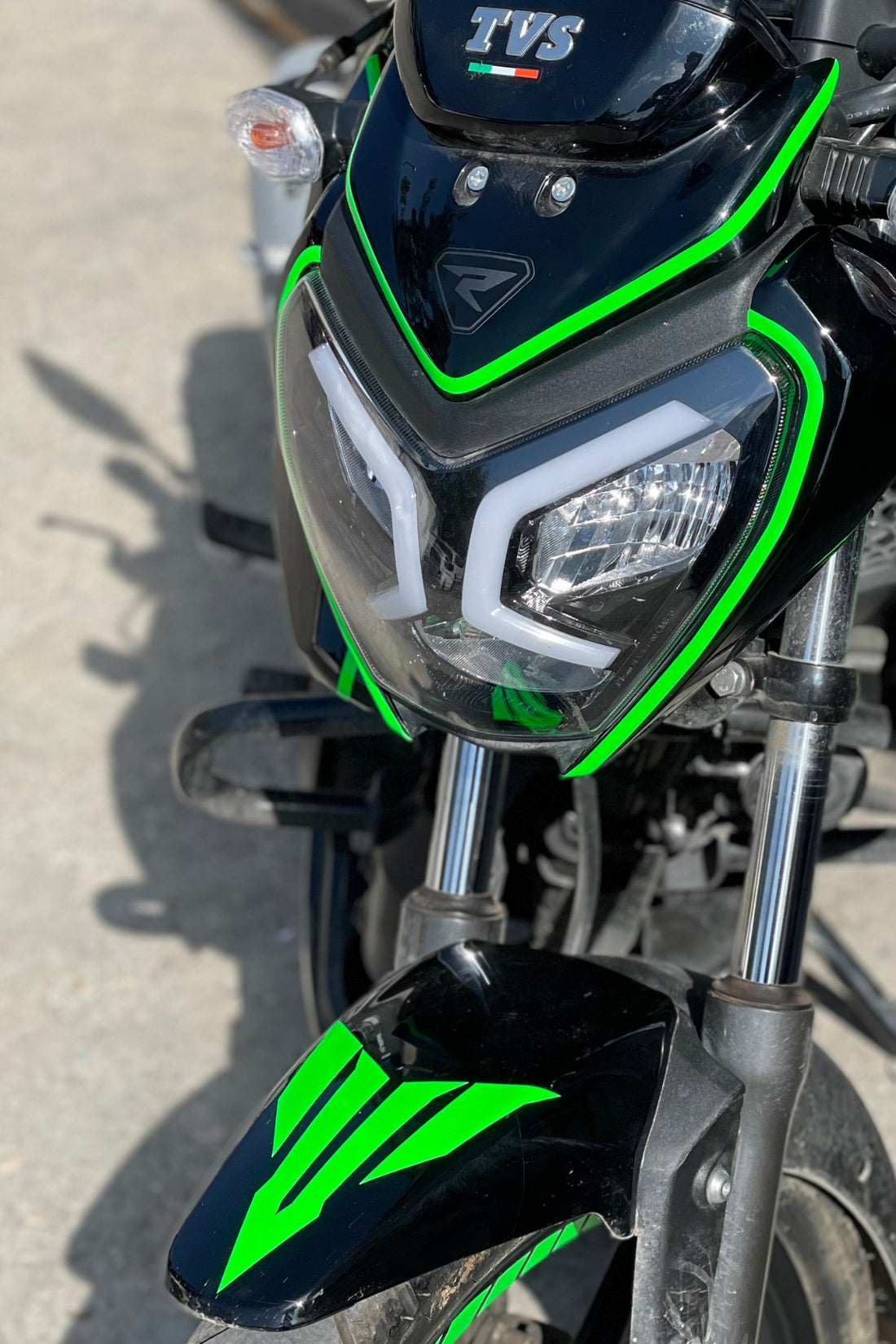 Motor için Neon Yeşil MT Logosu Sticker Etiket 12CMx15CM (1 Adet)