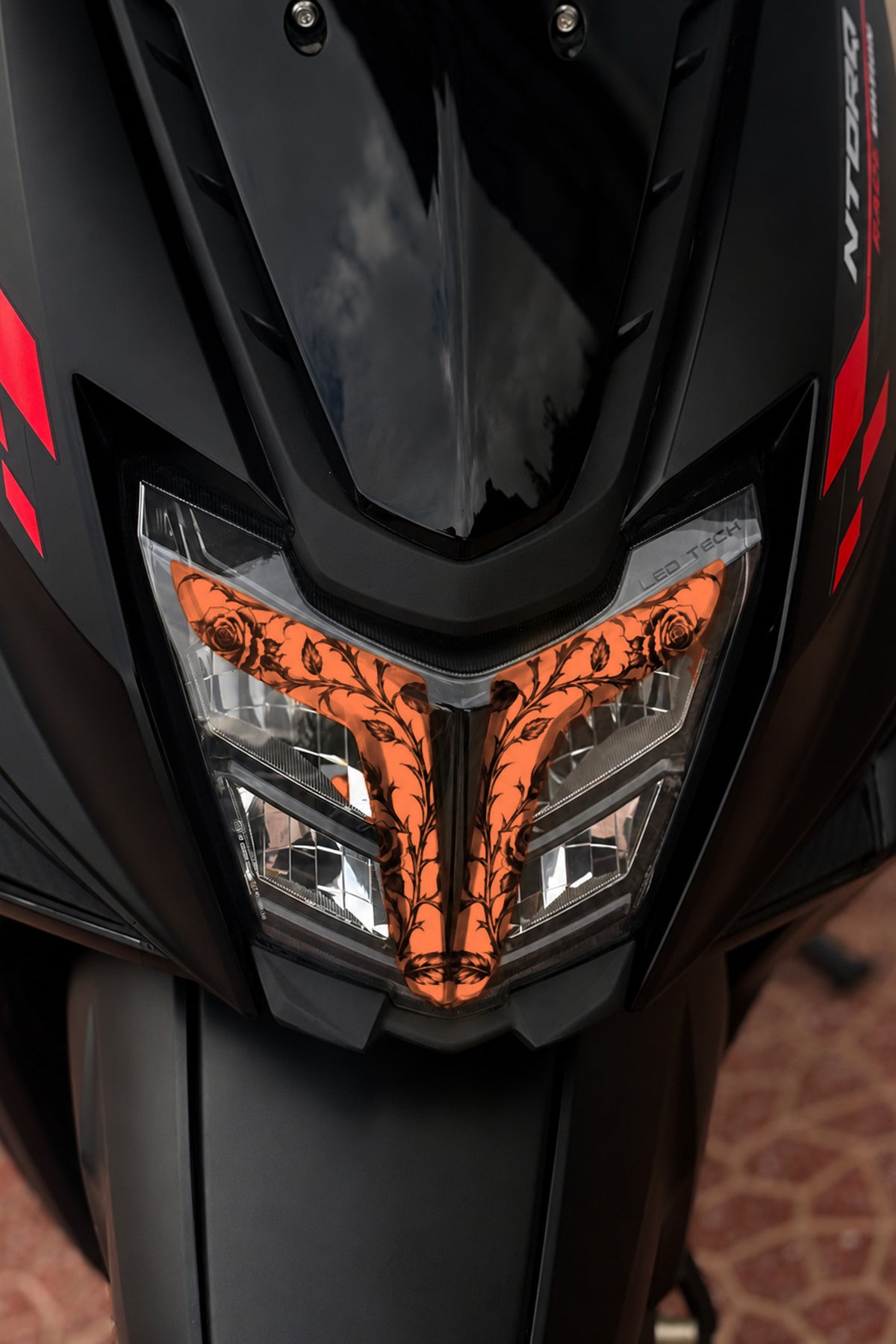 TVS Ntorq 125 için Sarmaşık Desenli Far Filmi Far Tasarım Sticker (Sağ ve Sol)