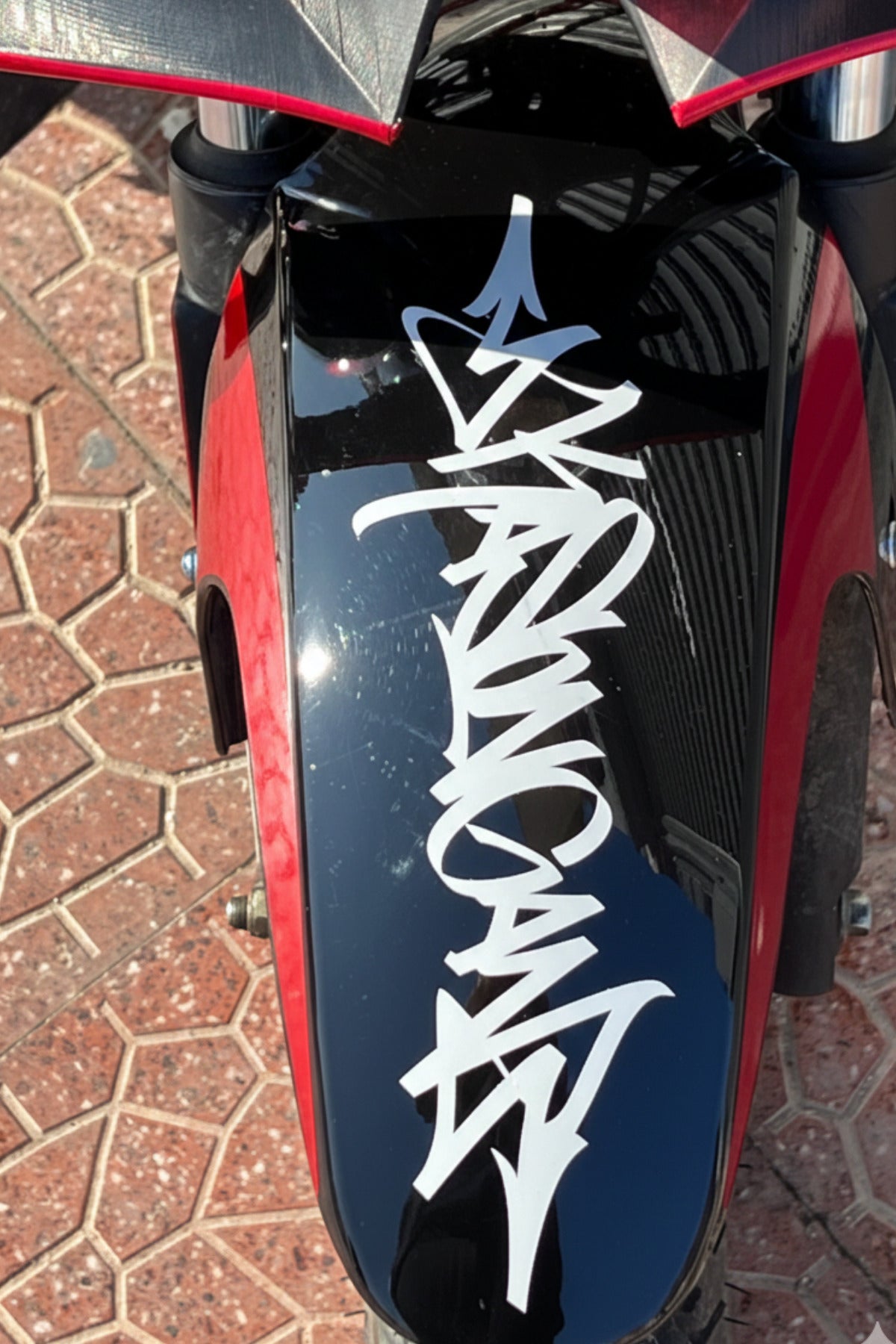 Motosiklet Çamurluk ve Grenajlara Uyumlu Grafiti Sticker Etiket (30CM)
