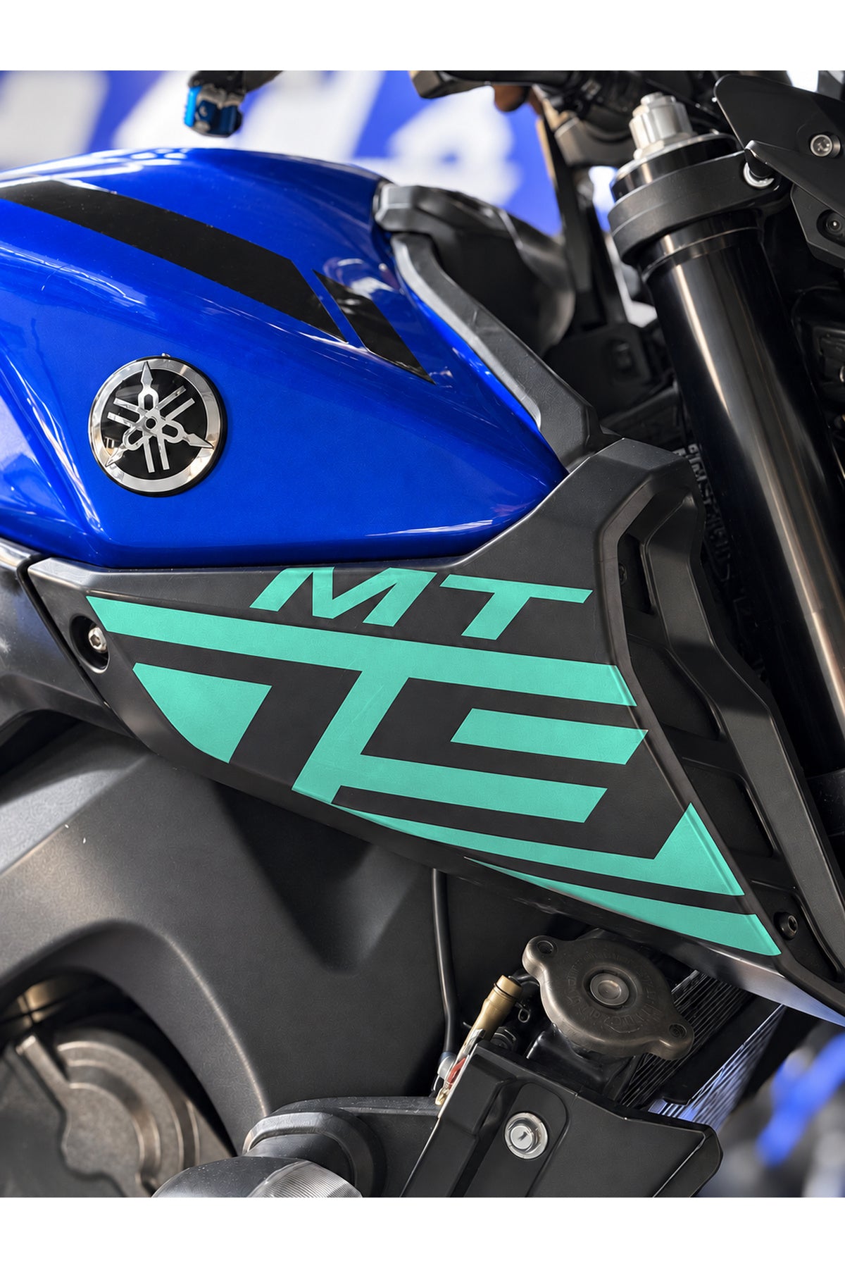 Yamaha MT-09 için Yan Grenajlara Uyumlu Kaplamalı MT-09 Sticker Etiket (2018-2019-2020)