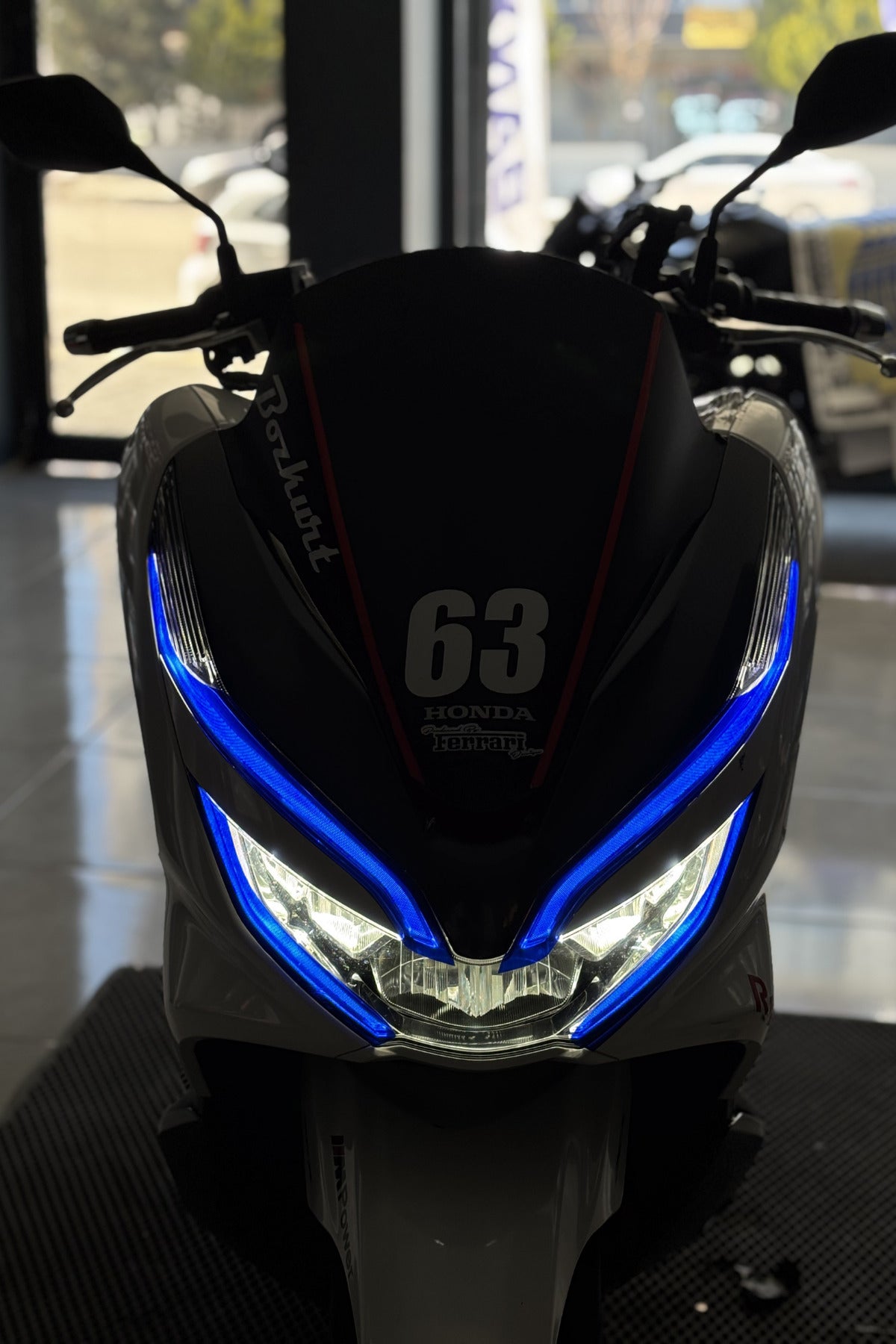 Honda PCX (2018-2020) için Far Tasarım Folyosu Sticker