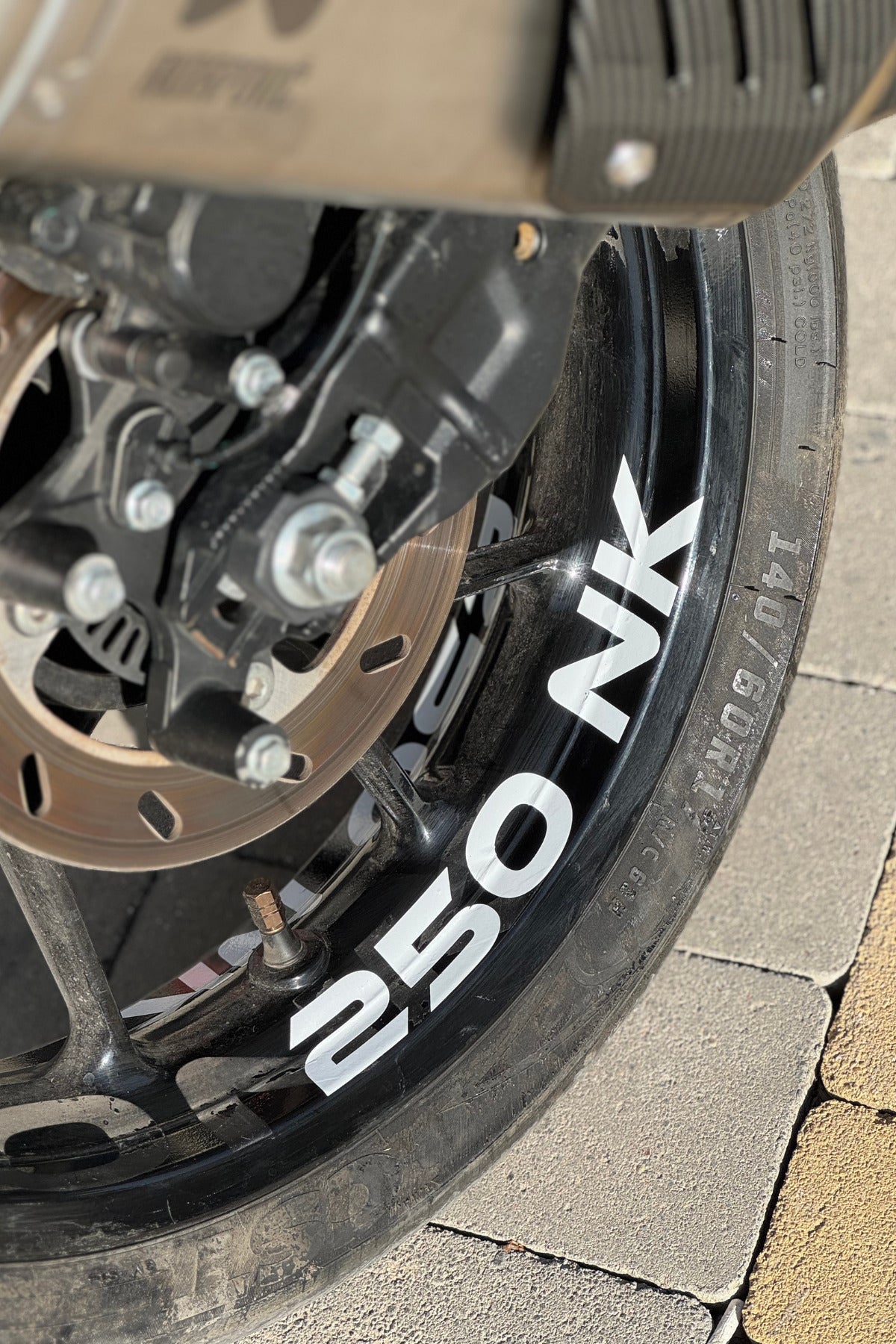 CFMOTO NK250 için Beyaz Renk Jant içi NK250 Yazı Seti (4'lü)