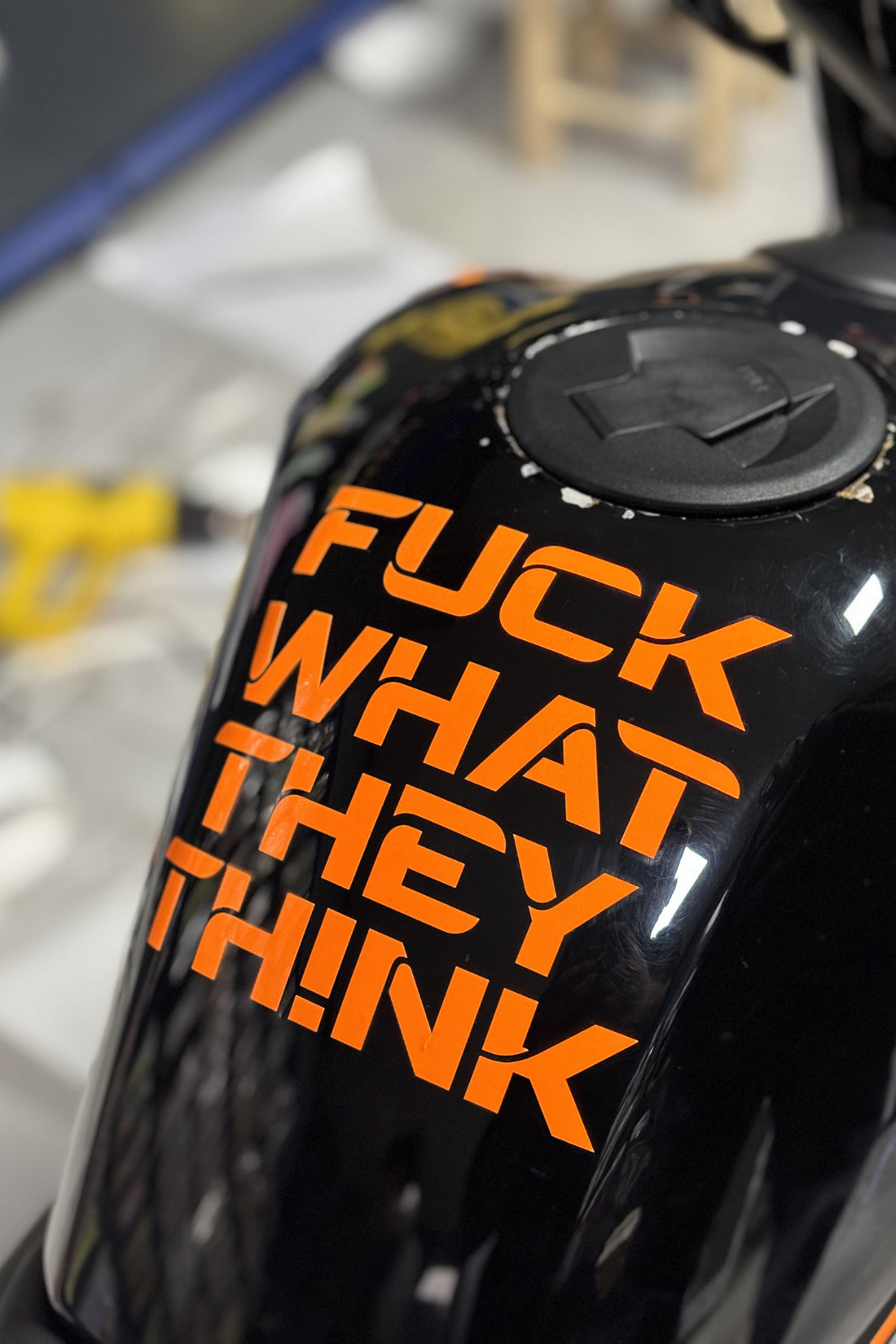 Motor-Araba-Kask için Oracal Neon Turuncu FCK What They Think Sticker Etiket (1 Adet)