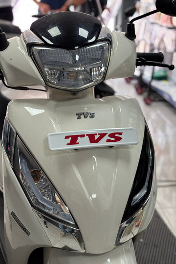 TVS Jupiter için Ön Plakalık için Kırmızı TVS Yazısı Sticker Etiket (1 Adet)