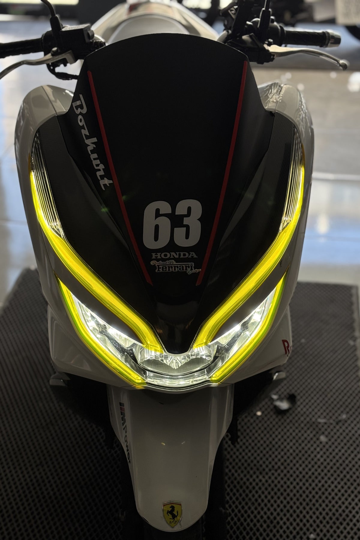 Honda PCX (2018-2020) için Far Tasarım Folyosu Sticker