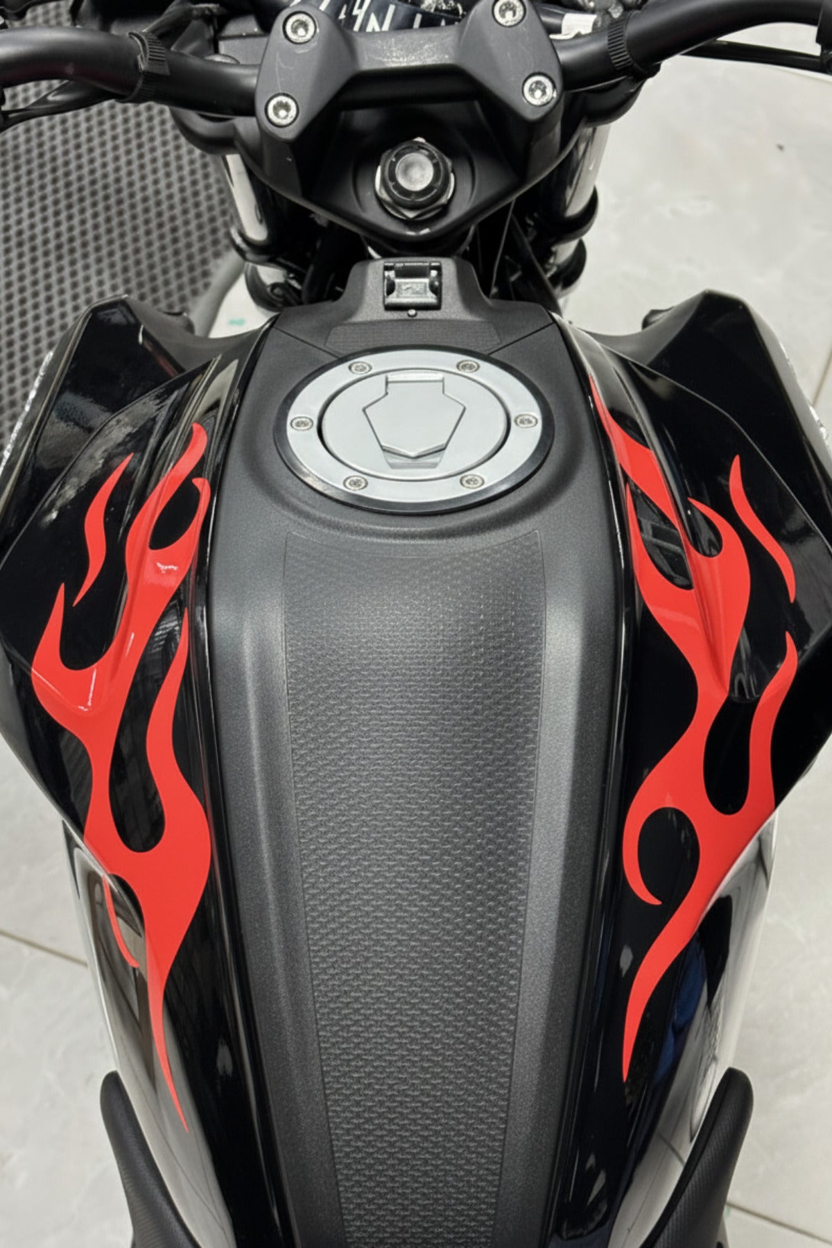 Motosiklet Deposu için Alev Desenli Sticker Seti (2 Parça)