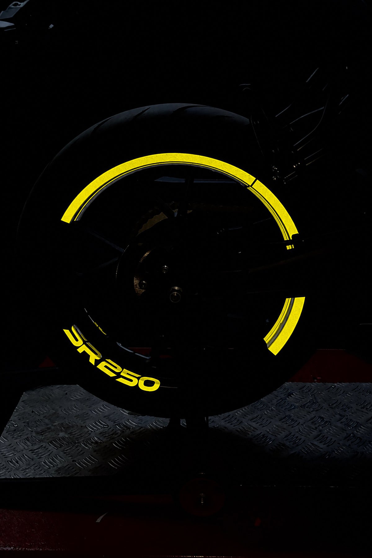 CFMOTO 250SR için Reflektörlü SR250 Yazılı Yarım Jant Şeridi (Ön-Arka Yeterlidir)