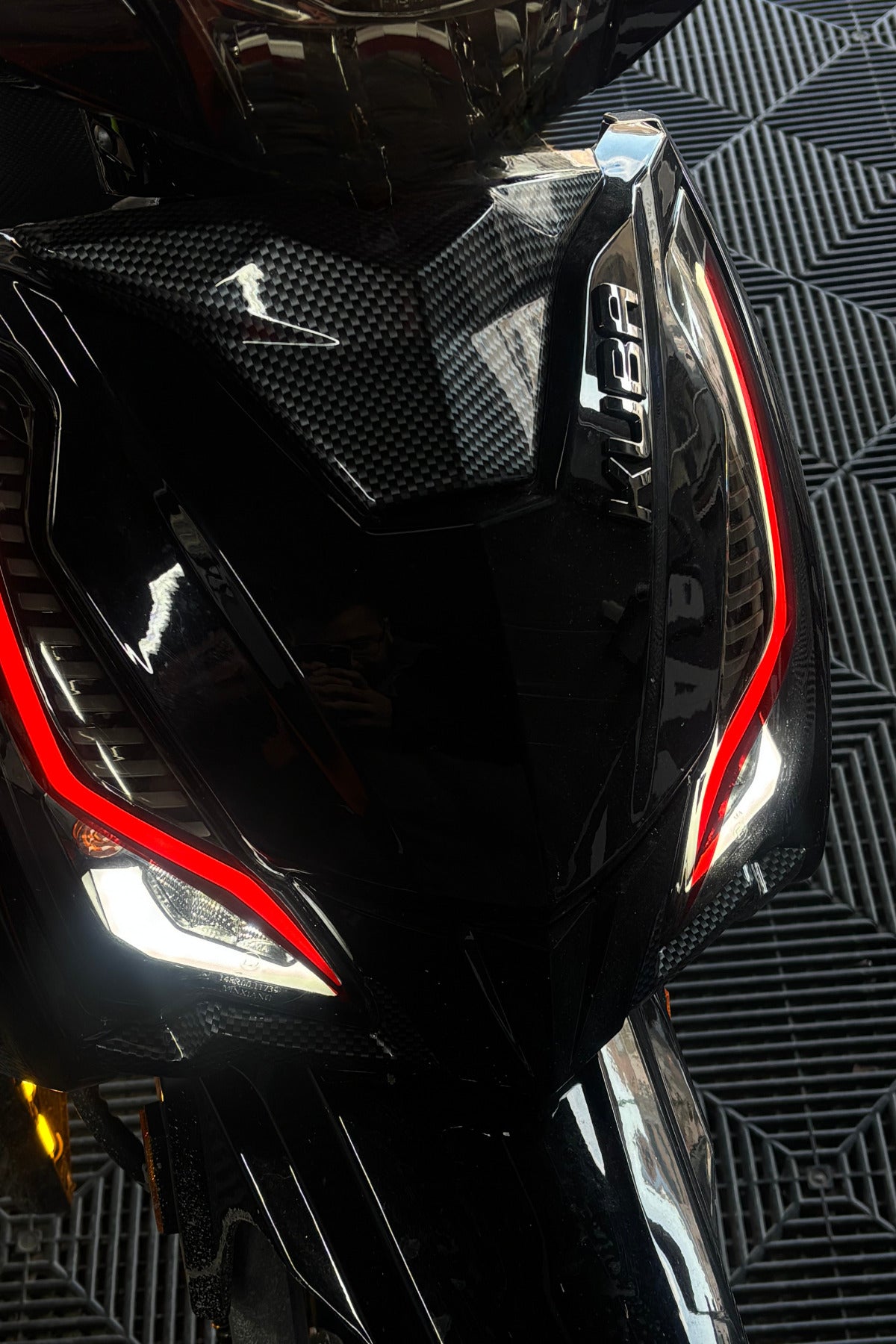 Kuba Crystal 50CC Motosiklet için Far Tasarım Gündüz Ledi için Far Sticker Etiket(Sağ ve Sol)