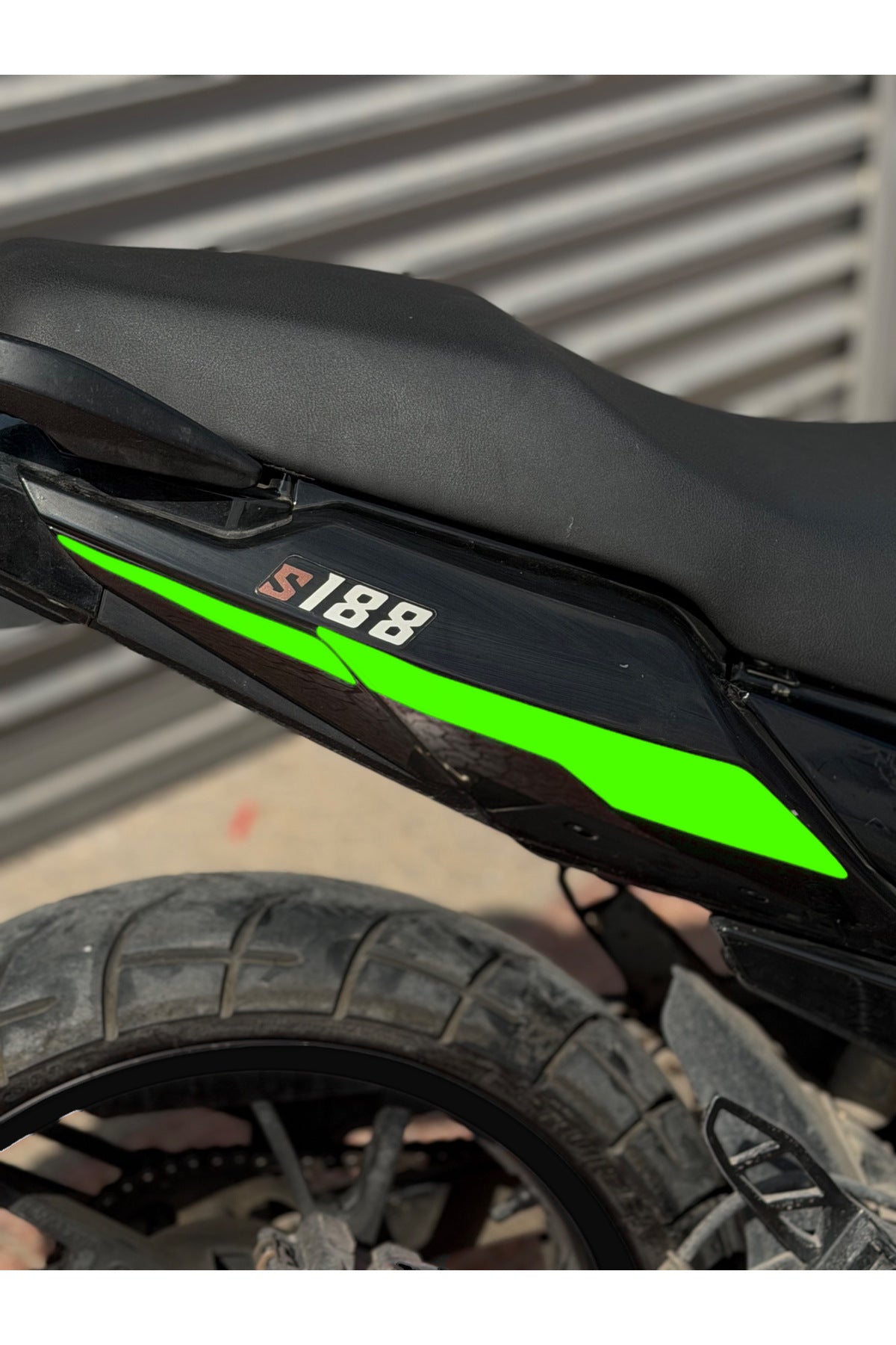 Falcon Salvador S188 için Arka Kuyruk Orijinal Renk Değişim Sticker
