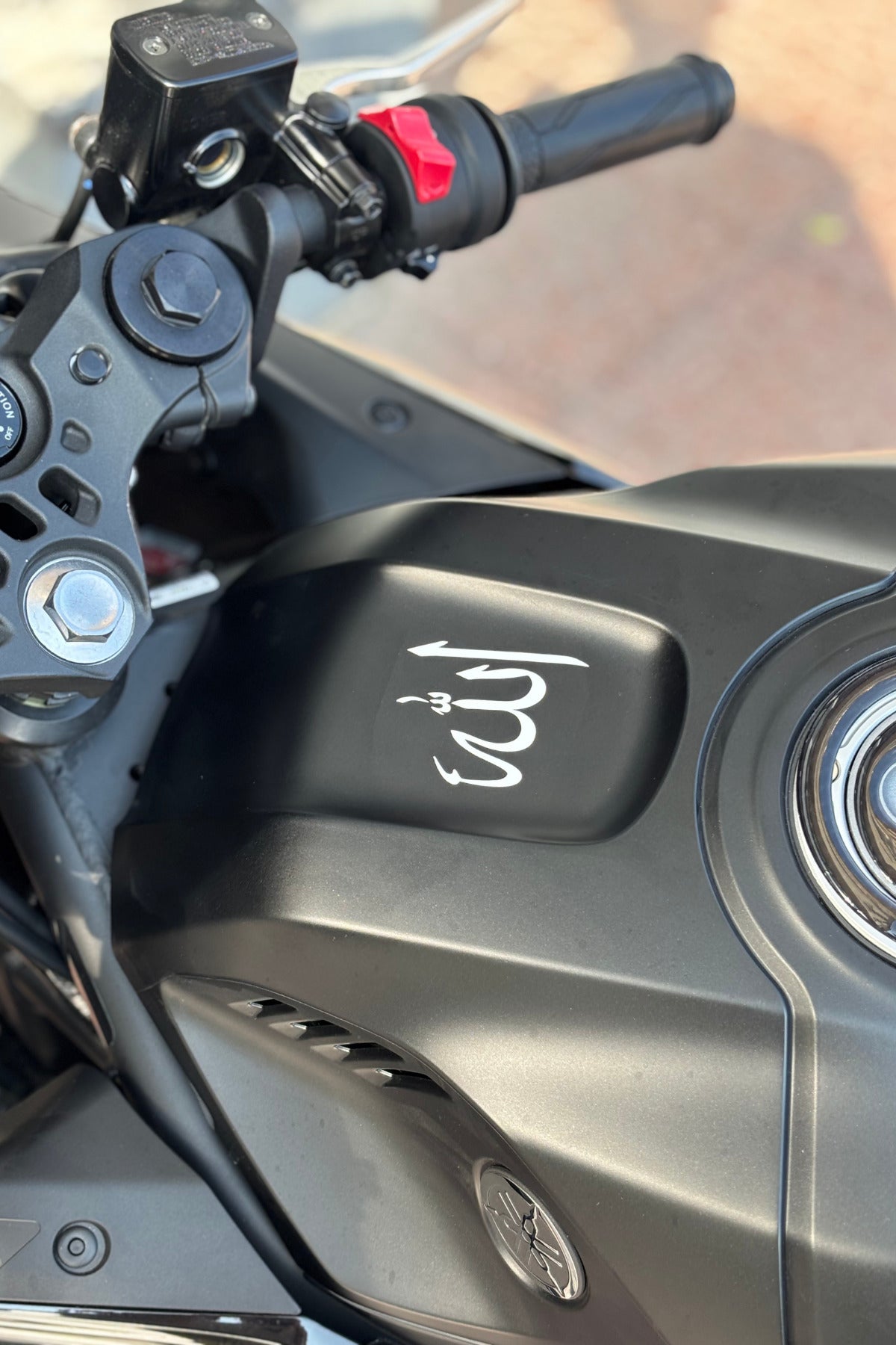 Motosiklet Ön Depo önü ve Grenajlara Uyumlu Arapça Allah Yazı Sticker Etiket (5CM)