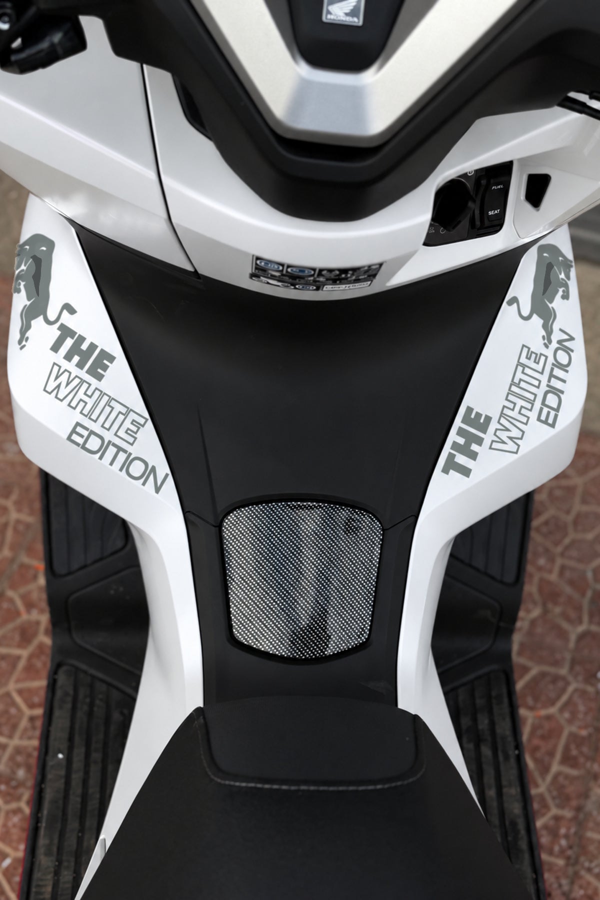 Honda PCX için The White Edition Boğa Sticker Etiket (Sağ ve Sol)