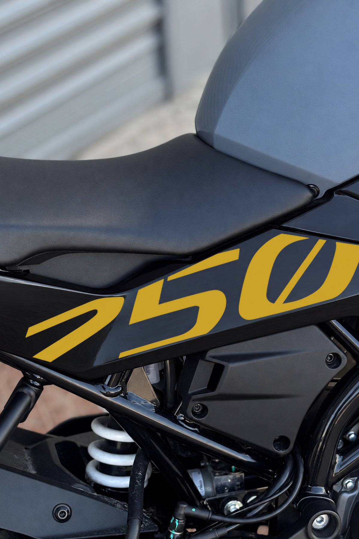 CFMOTO 250SR için Hazır Kalıp 250 Yazıları Sticker Etiket (Sağ ve Sol )