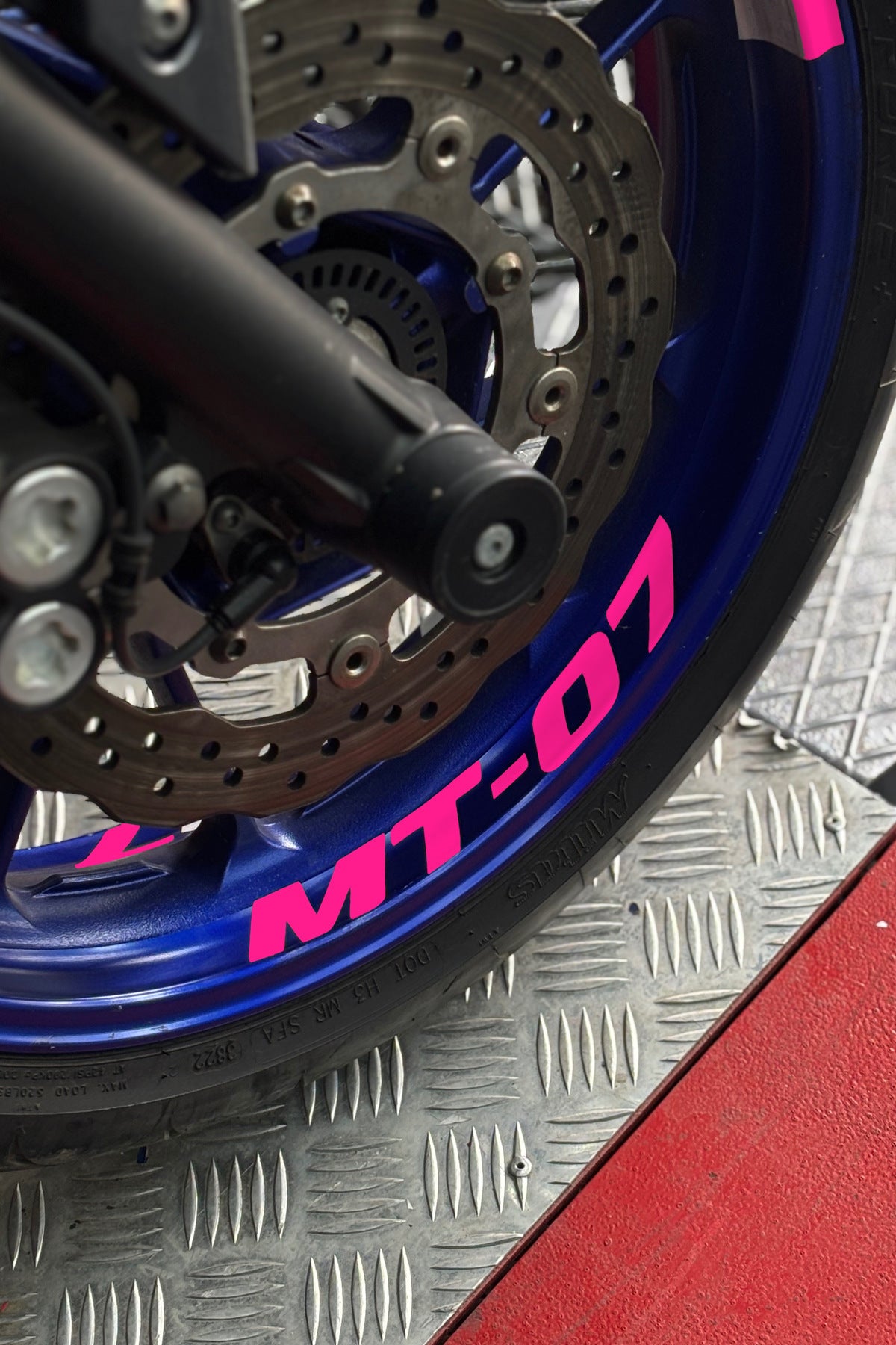 Yamaha MT-07 için Jant içi MT-07 Yazı Sticker Etiket ( 4 Adet) (Tüm Yıllara Uyumlu)