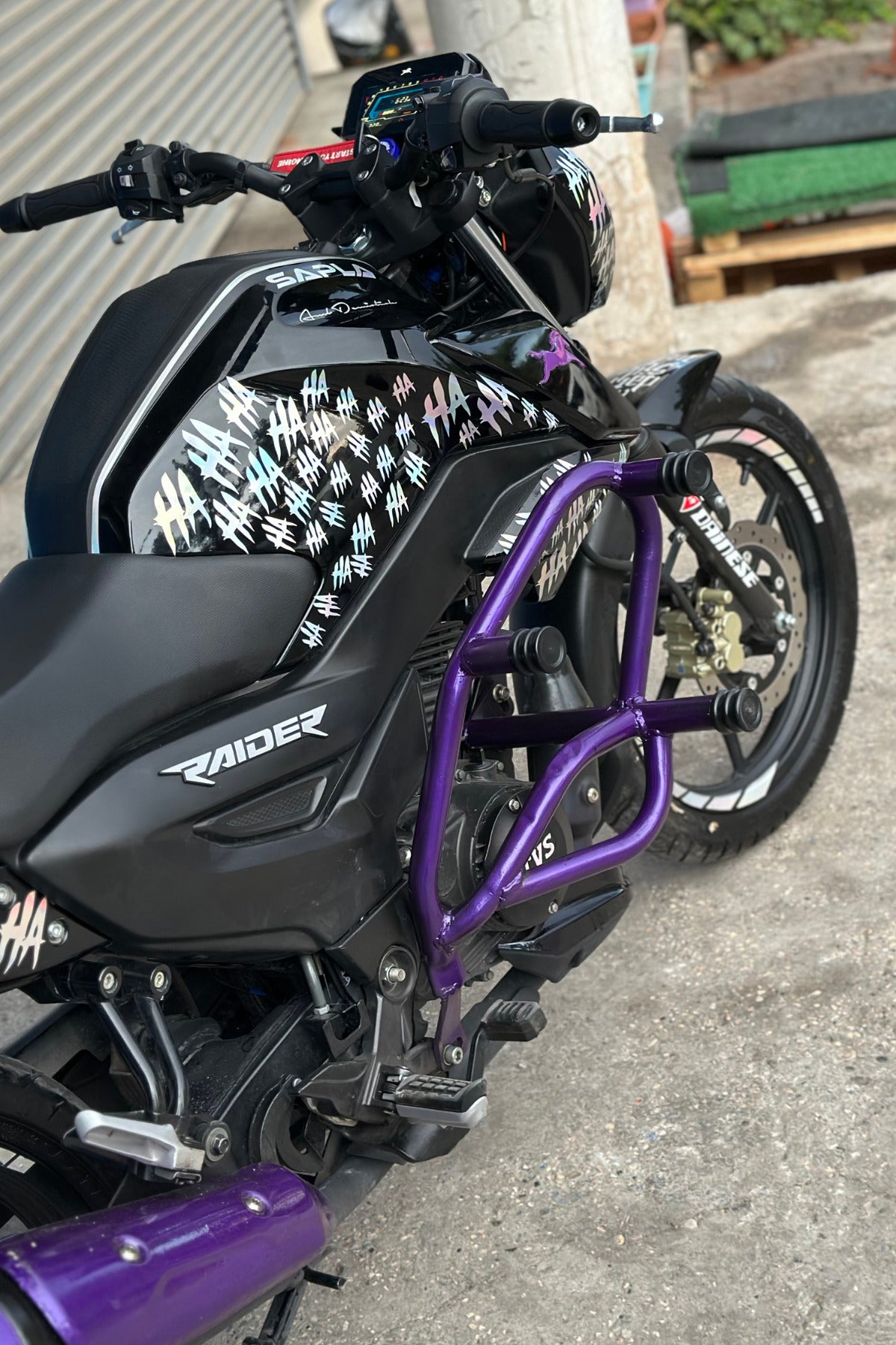 Motor ve Kask İçin Hologramlı Parlayan Eğik Hahaha Sticker Etiket 15 cmx30 cm
