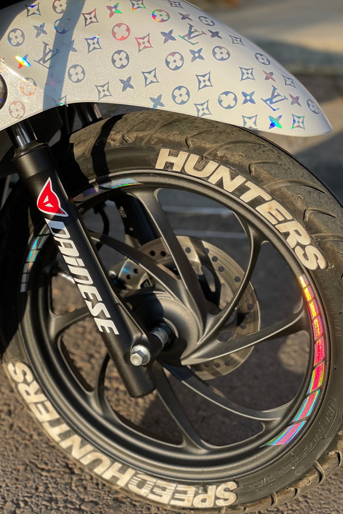 Scooter Jantı için Hologramlı Renk Değiştiren Parlak Sticker Etiket Seti 8 Parça Jant Şeridi