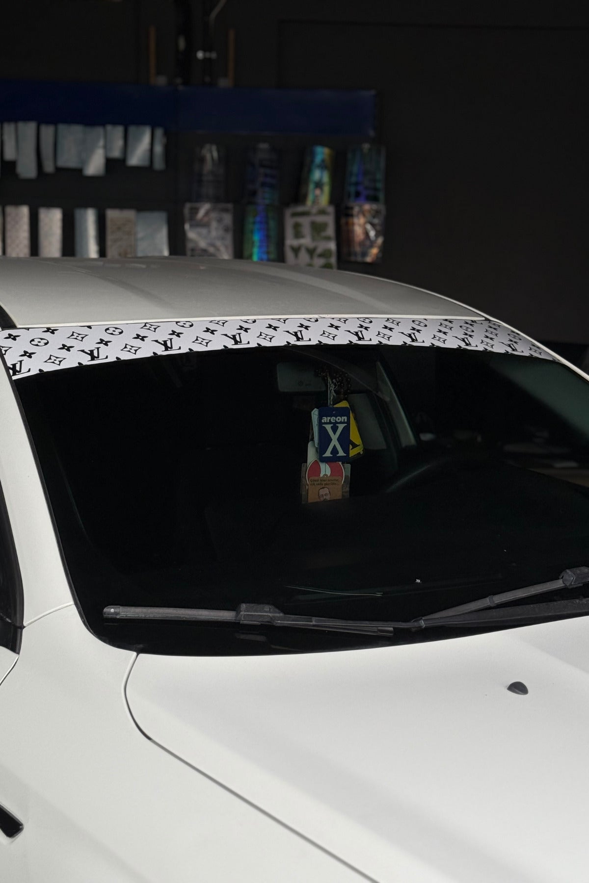 Ön Cam ML Desenli Güneşlik Sticker (Tüm Araçlara Uyumludur)