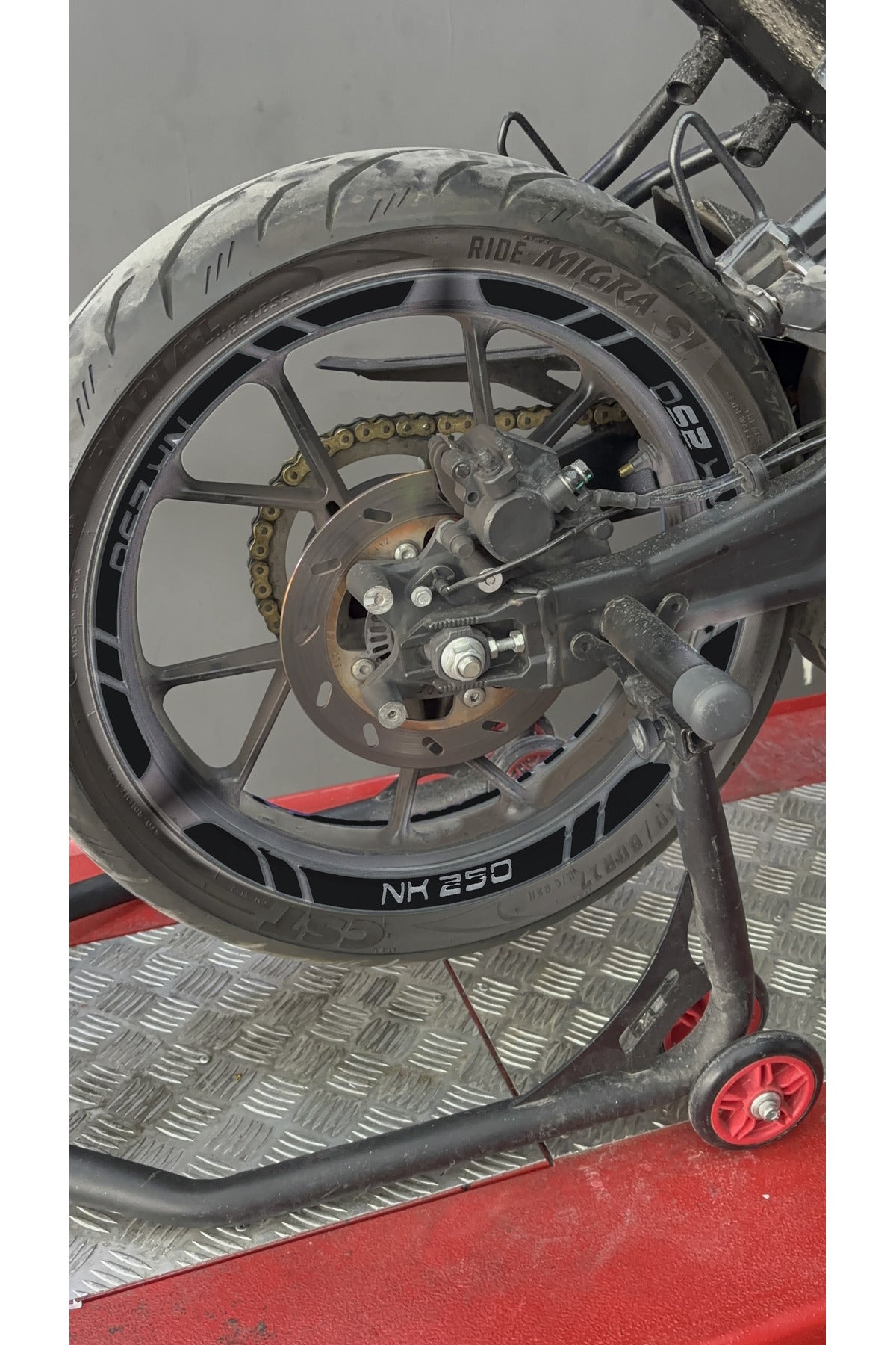 CFMOTO NK250 için NK250 Yazılı 12'li Jant Şeridi Sticker Seti ( Ön-Arka Yeterli)