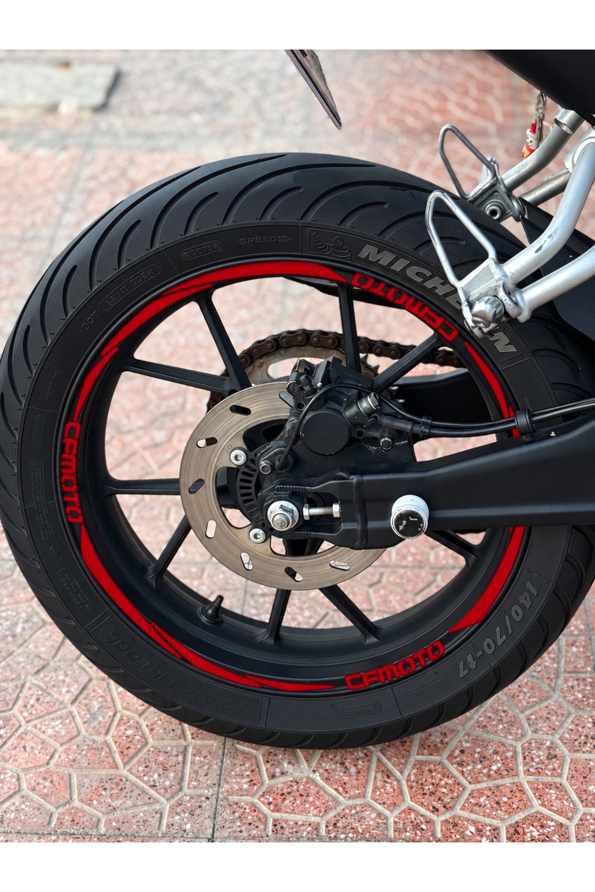 CFMOTO Motosikletler için 17 Inch Tüm Jantlara Uyumlu Universal Jant Şeridi+CFMOTO Yazıları (Ön ve Arka Janta Yeterli)