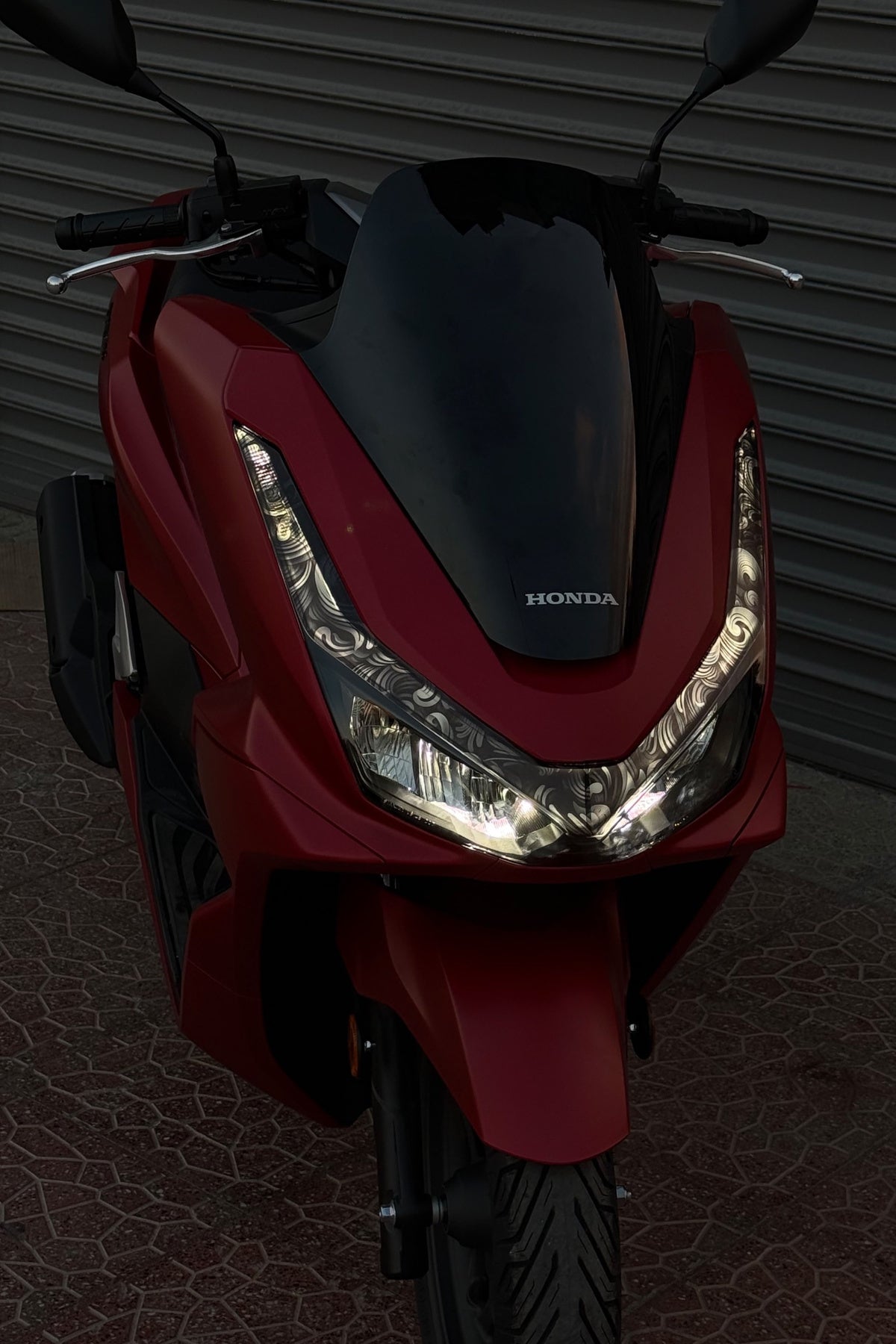 Honda PCX Deluxe için Duman Desenli Şeffaf Far Filmi Sticker Etiket Far Tasarım