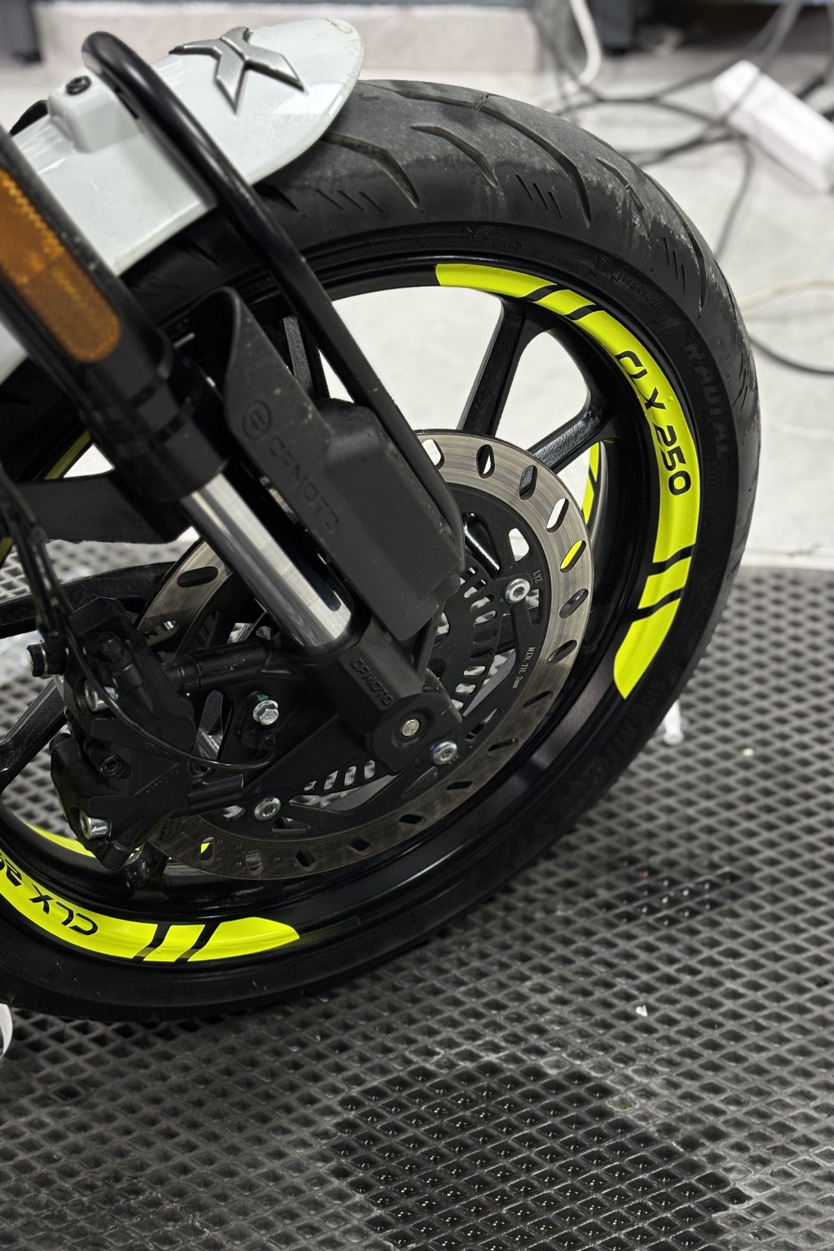 CFMOTO CLX 250 için Neon Sarı Jant Şeridi Sticker Seti (8 Parça)