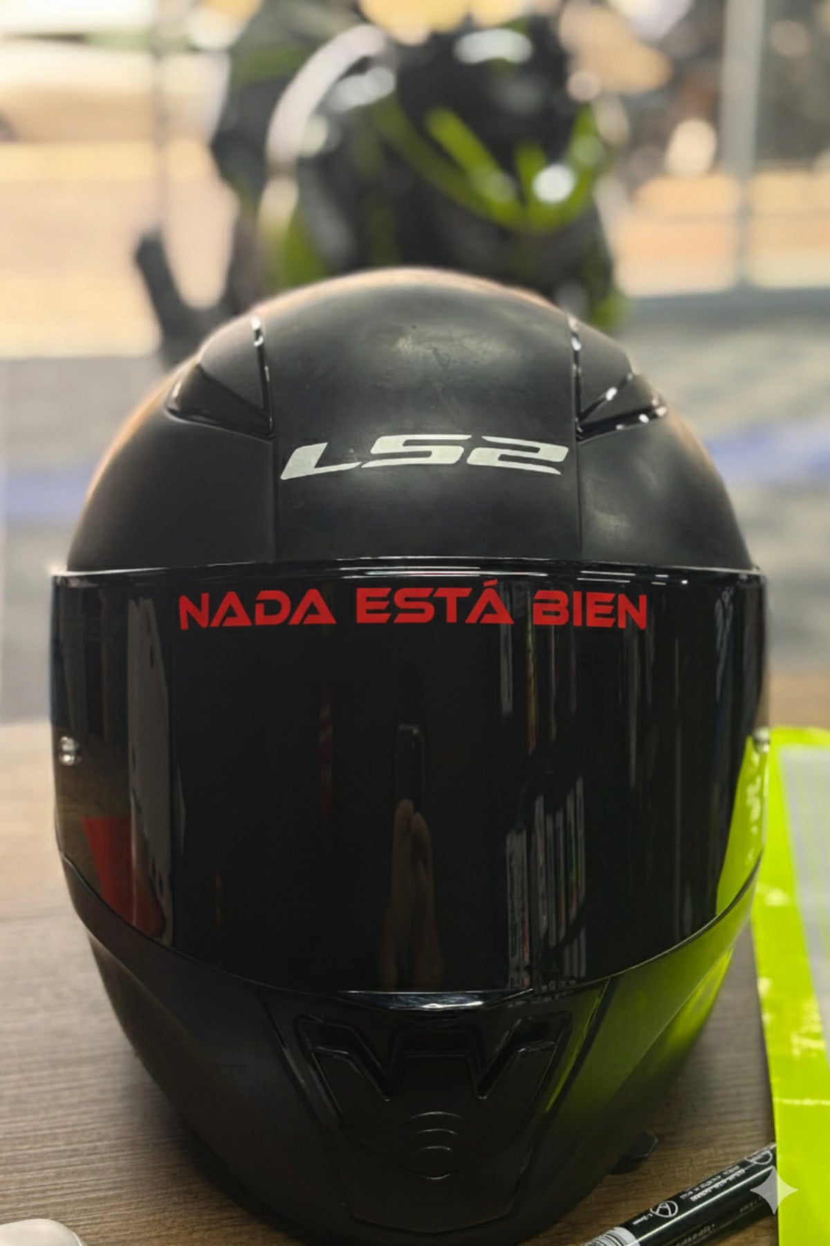 Kask Vizörü için Nada Esta Bien Vizör Sticker Etiket (15CM)